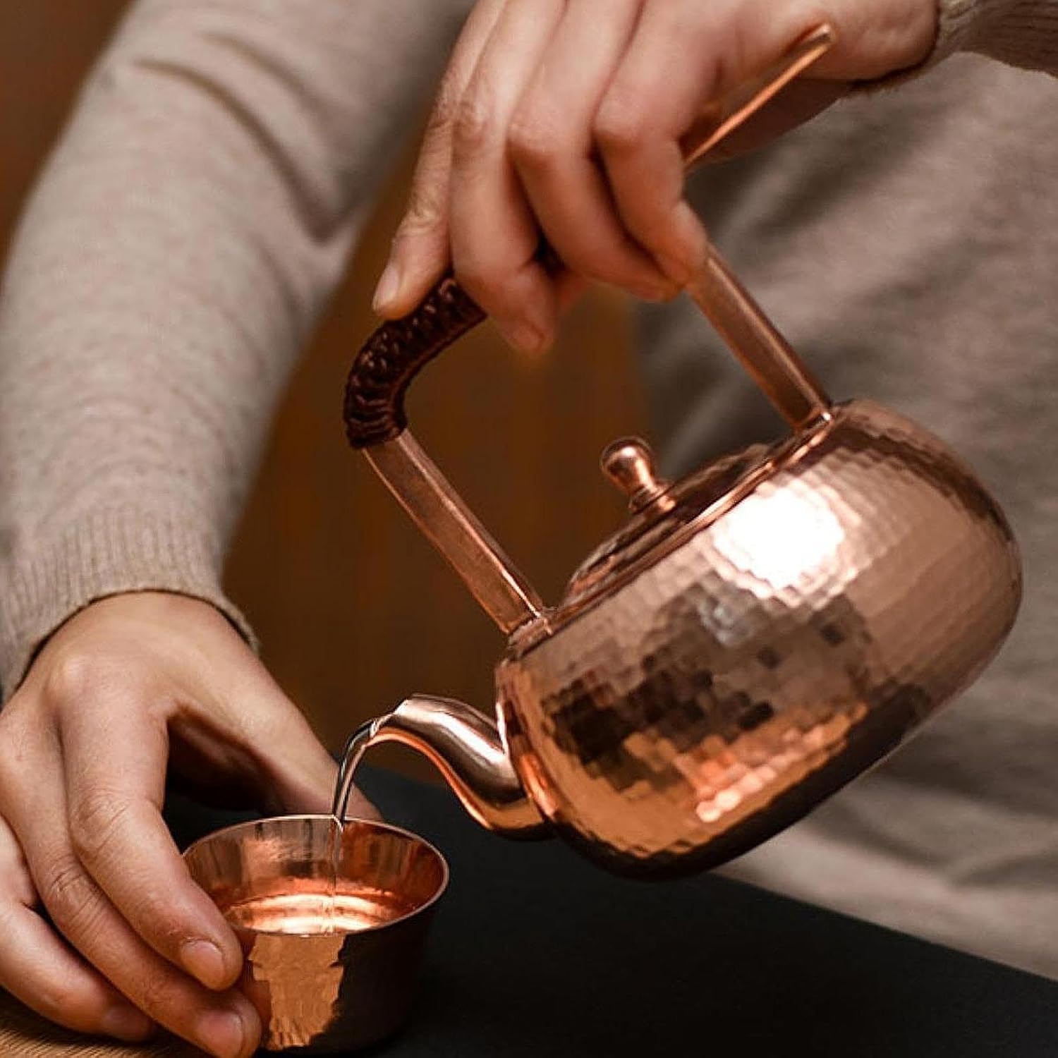 Copper Teapot Handmade 500 Ml Kitchen Traditional Household Tea Pot Tea Kettle for Birthday Gift Farmhouse Hotel Restaurant, Bright Brown