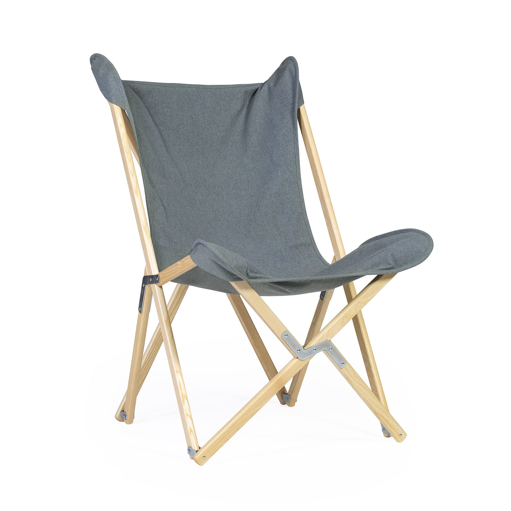 Chaise Tripolina pliante pour optimiser l'espace sur un petit balcon moderne