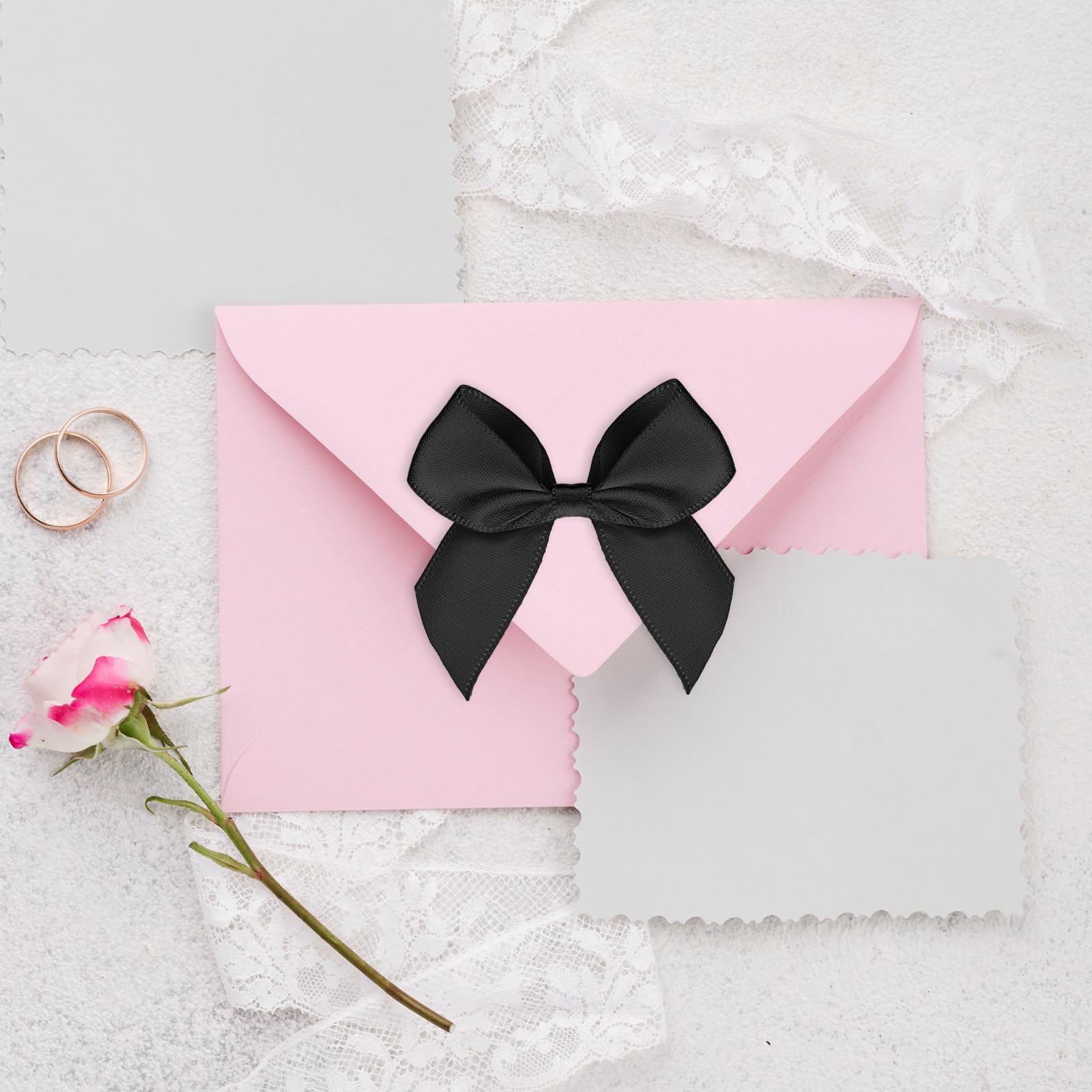 30 Stück Schwarz Schleifen Satinband Selbstklebend Handgefertigte Deko Schleifen für DIY Handwerk Hochzeit Weihnachten Valentinstag Dekoration Karte Herstellung von Verzierungen, 5 cm Breite
