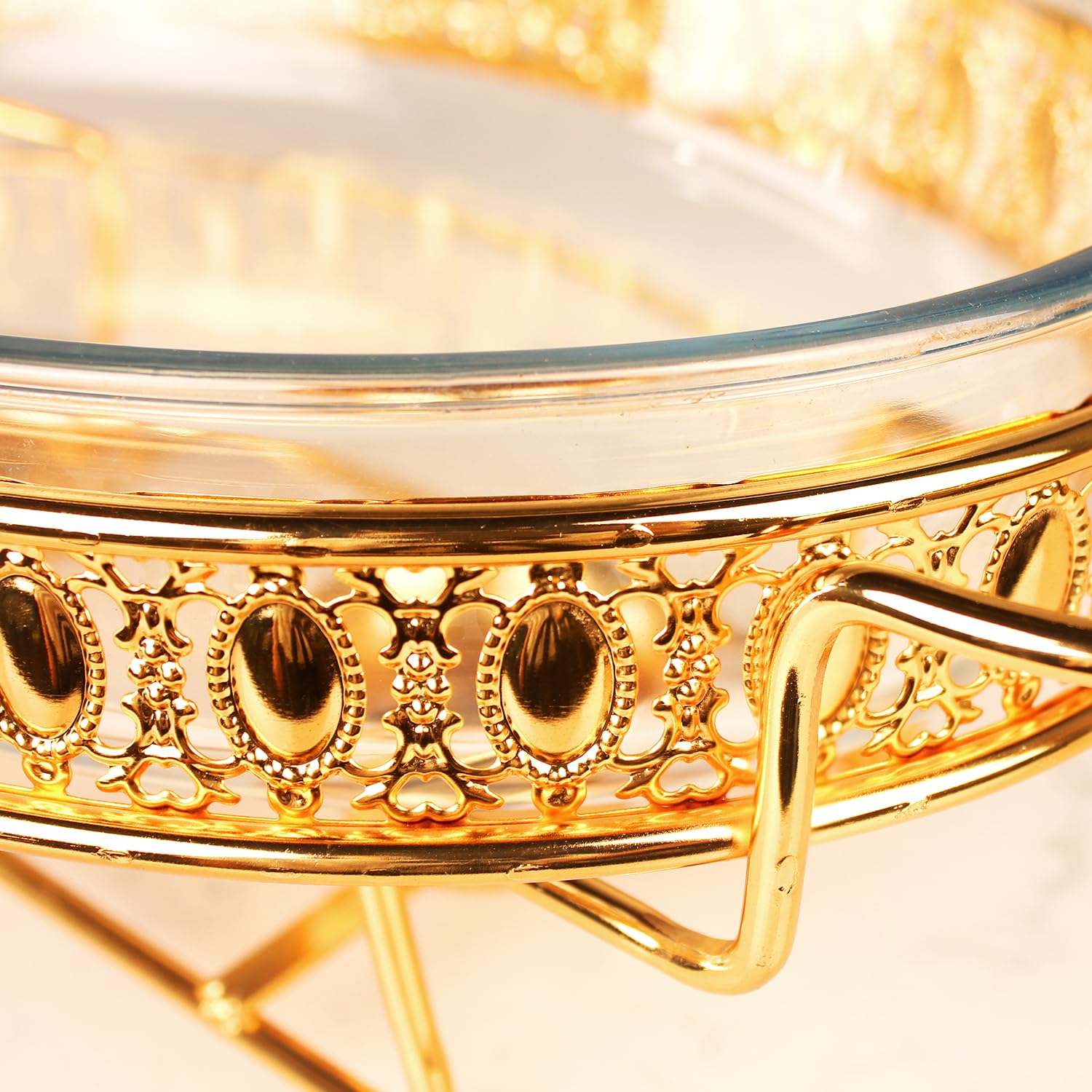 Auflaufform aus Glas mit Edelstahldeckel und Gestell, große Backform für Auflauf und Lasagne, spülmaschinen-, gefrierschrank-, mikrowellen- und ofenfest (Golden oval, 2,5 Qt)