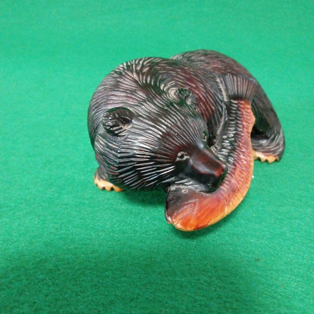 Amazon.co.jp: 小さな木彫り 熊 鮭 置物 北海道 民芸品 : ホーム＆キッチン