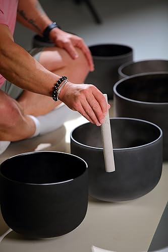 Miniatura 7 de TOPFUND Juego de 7 cuencos de canto de cristal de 432 Hz, chakras, de 6 a 10 pulgadas, negros, con estuches de transporte y mazos para cuencos