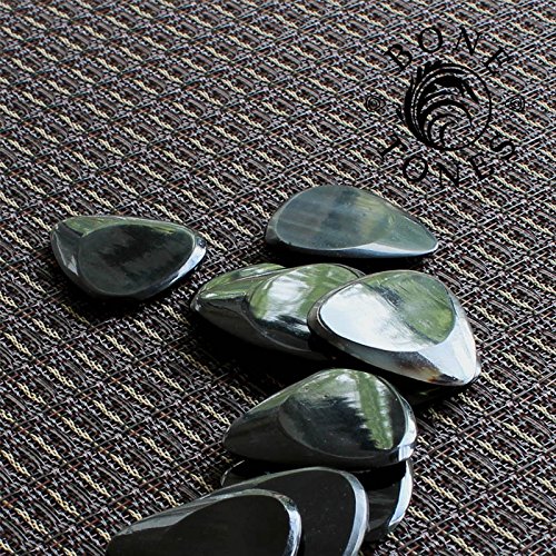 Bone Tones Corne de buffle noire (1), médiators de luxe - Les Beatles, Paul McCartney, John Lennon, RIngo Starr, George Harrison Bone Tones Corne de buffle noire (1), médiators de luxe – Image 6