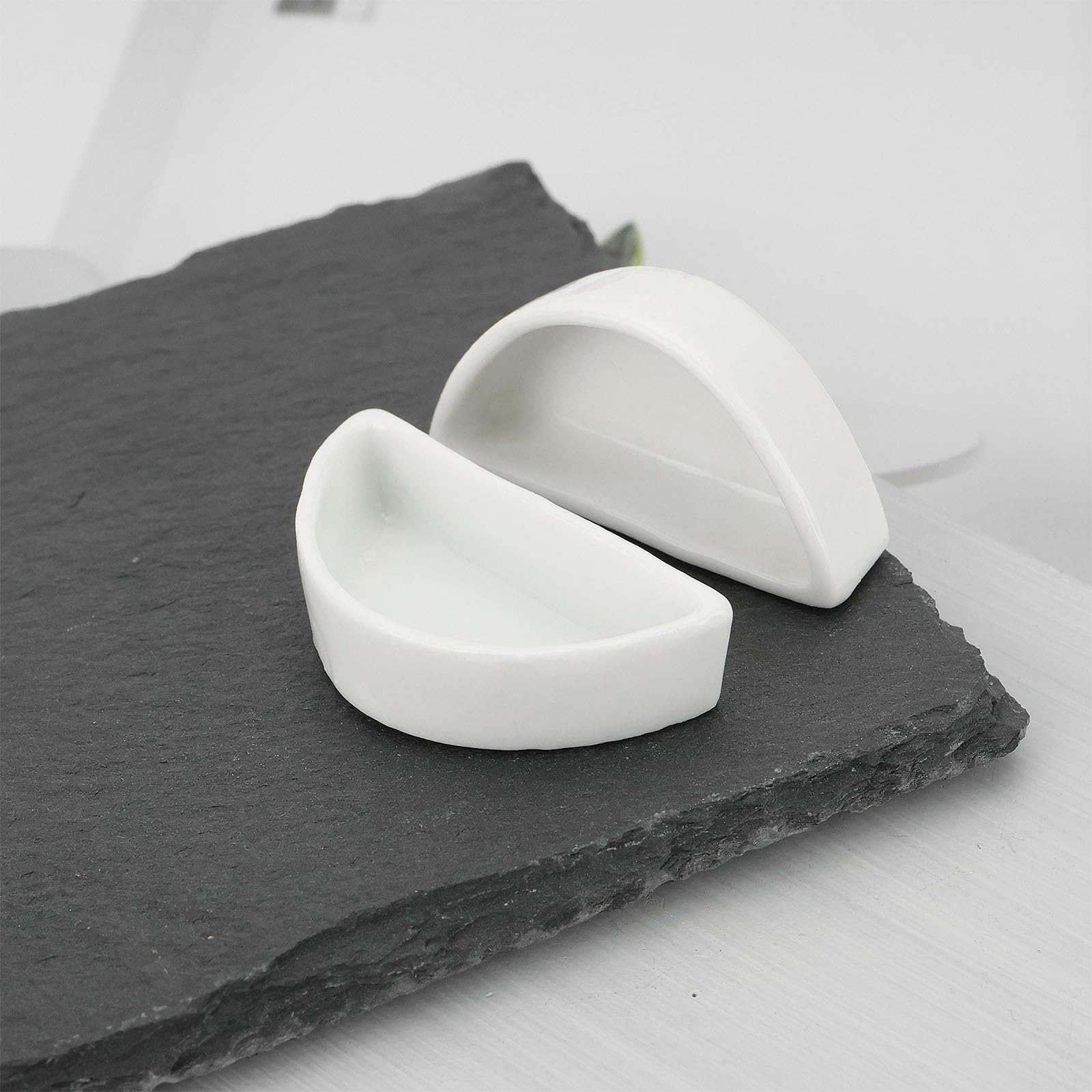 ECSiNG 6 Pezzi Mini Piatto in Ceramica Granchio Eremita 4,21x2x1,05 Cm Semicerchio Forma Ciotola per Cibo per Rettili per Ragno Granchio Eremita Tarantola Millepiedi Bianco