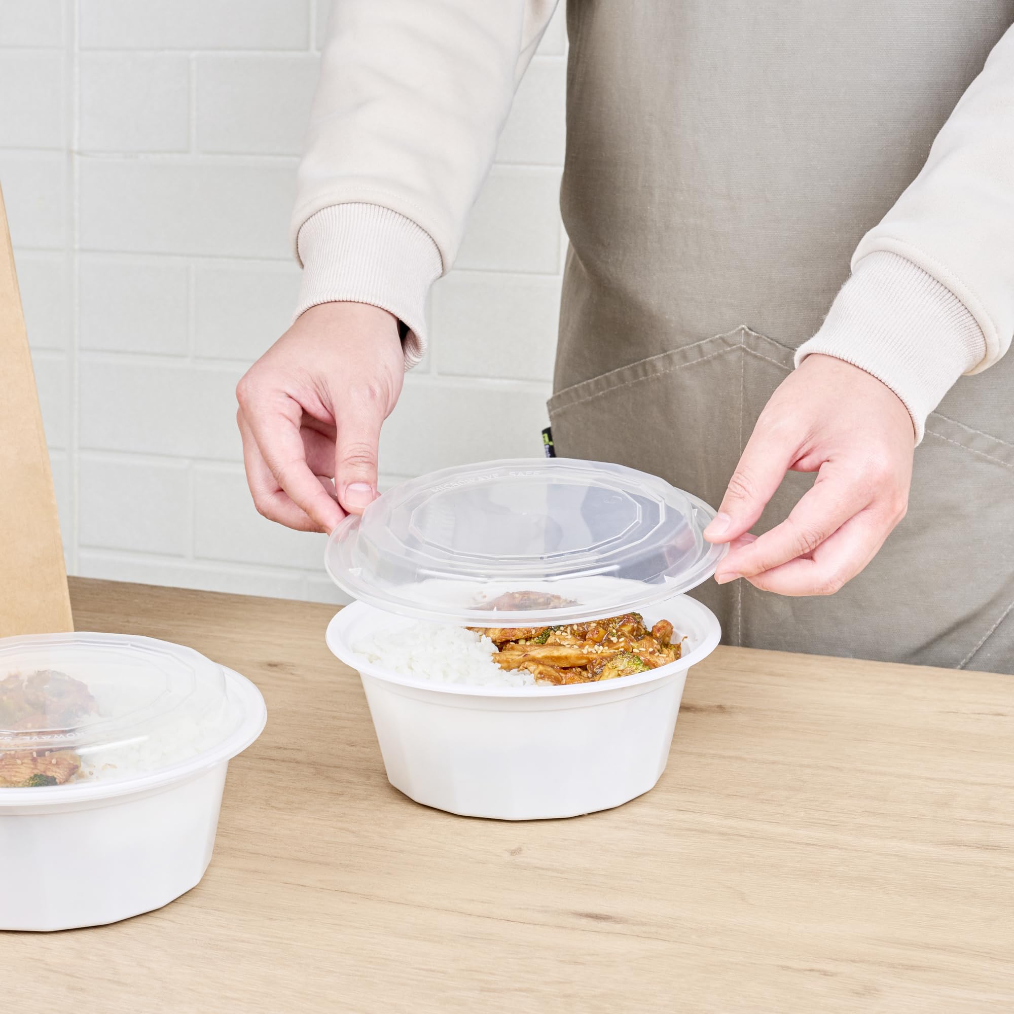 Restaurantware 100 Count Asporto Microwavable Collection Round PP To Go Box with Clear Lid