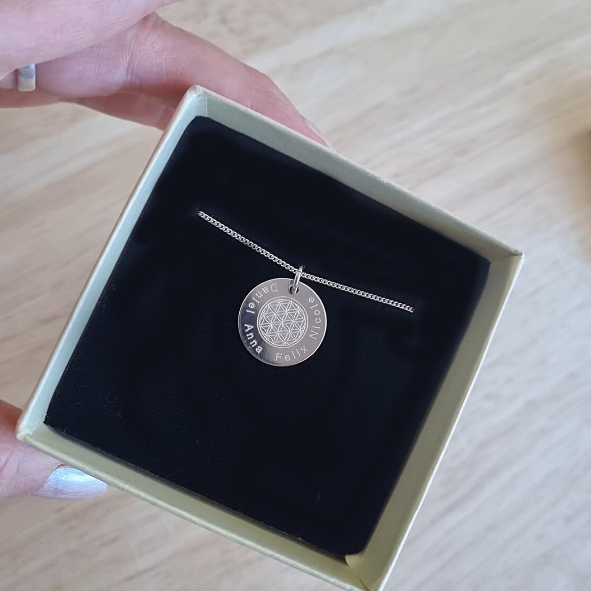 Lebensblume Kette mit Kindernamen Gravur, Silber