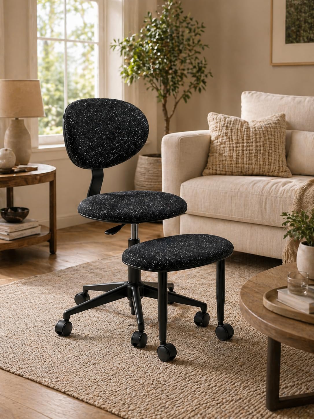 hitsuki Silla de Oficina sin Reposabrazos Silla Ergonómica de Escritorio con Reposapiés Giratorio 360° Silla Ajustable en Altura con Ruedas para Teletrabajo Negra Brillante