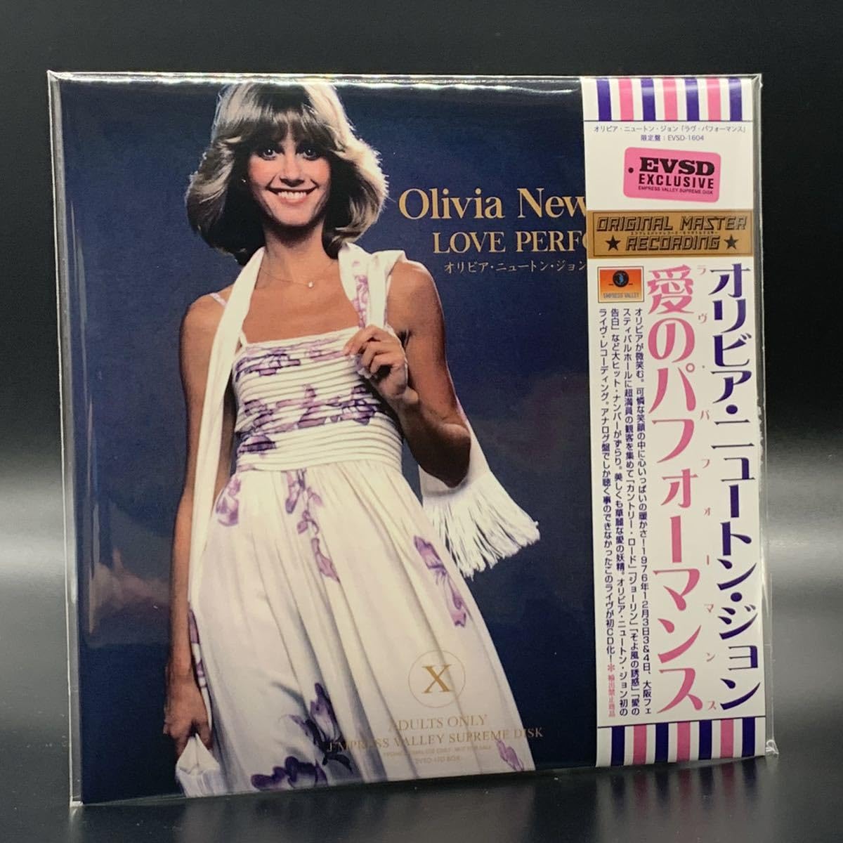 Amazon.co.jp: OLIVIA NEWTON-JOHN LOVE PERFORMANCE 愛の