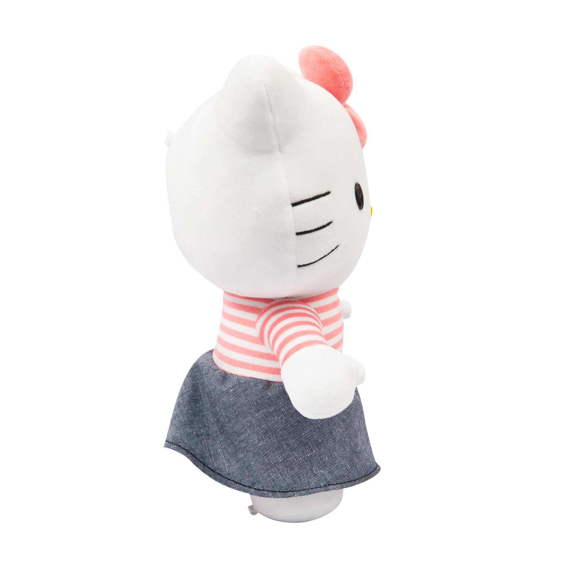 Hello Kitty Giochi Preziosi Morbido Peluche Hello Kitty 30 cm con Outfit alla Moda, Tutina Rosa, Fiocco Rosso, Maglia A Righe Rosse Adatto per Bambini dai 3 Anni