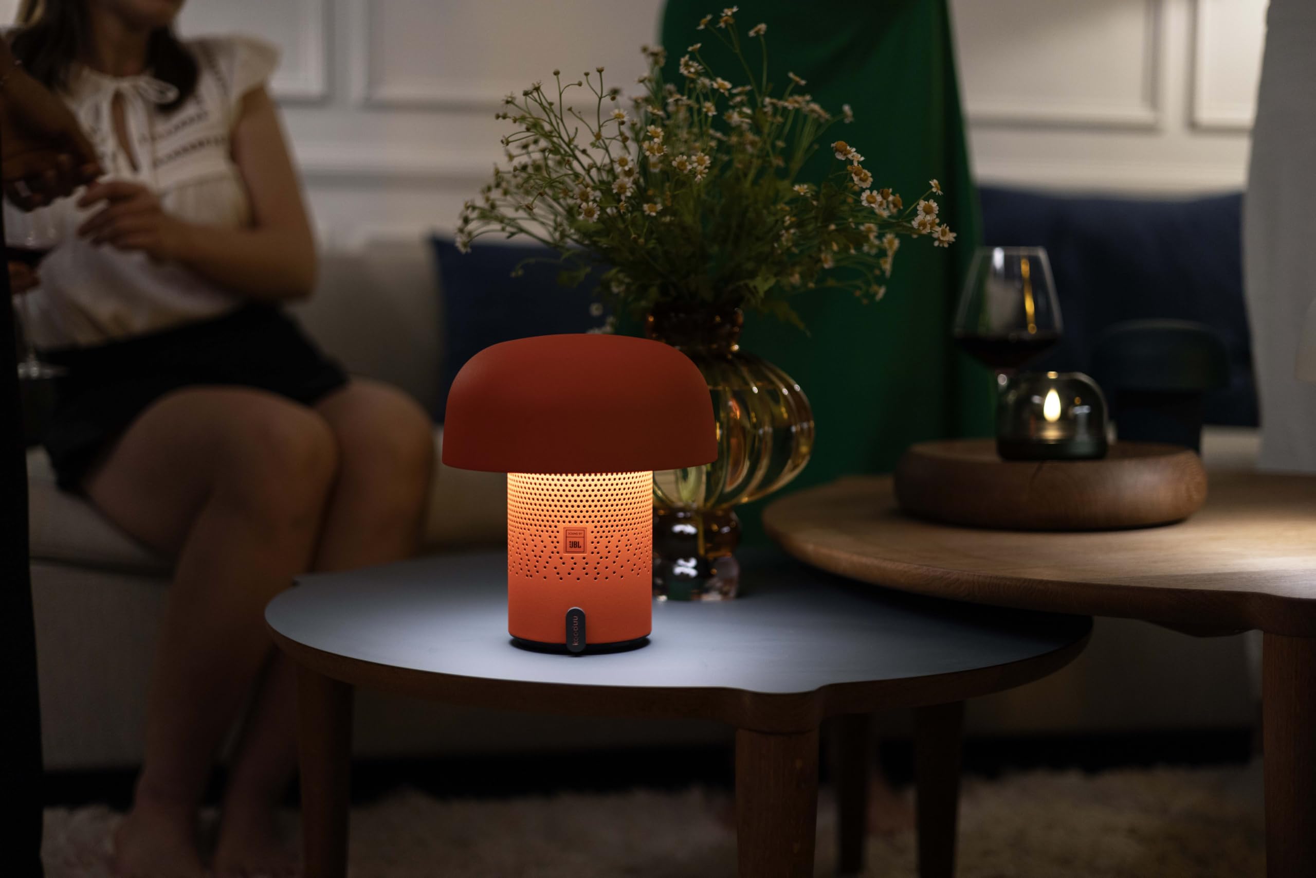 Kooduu Sensa Play Lampada da tavolo dimmerabile con altoparlante Bluetooth, arancione, musica wireless e illuminazione