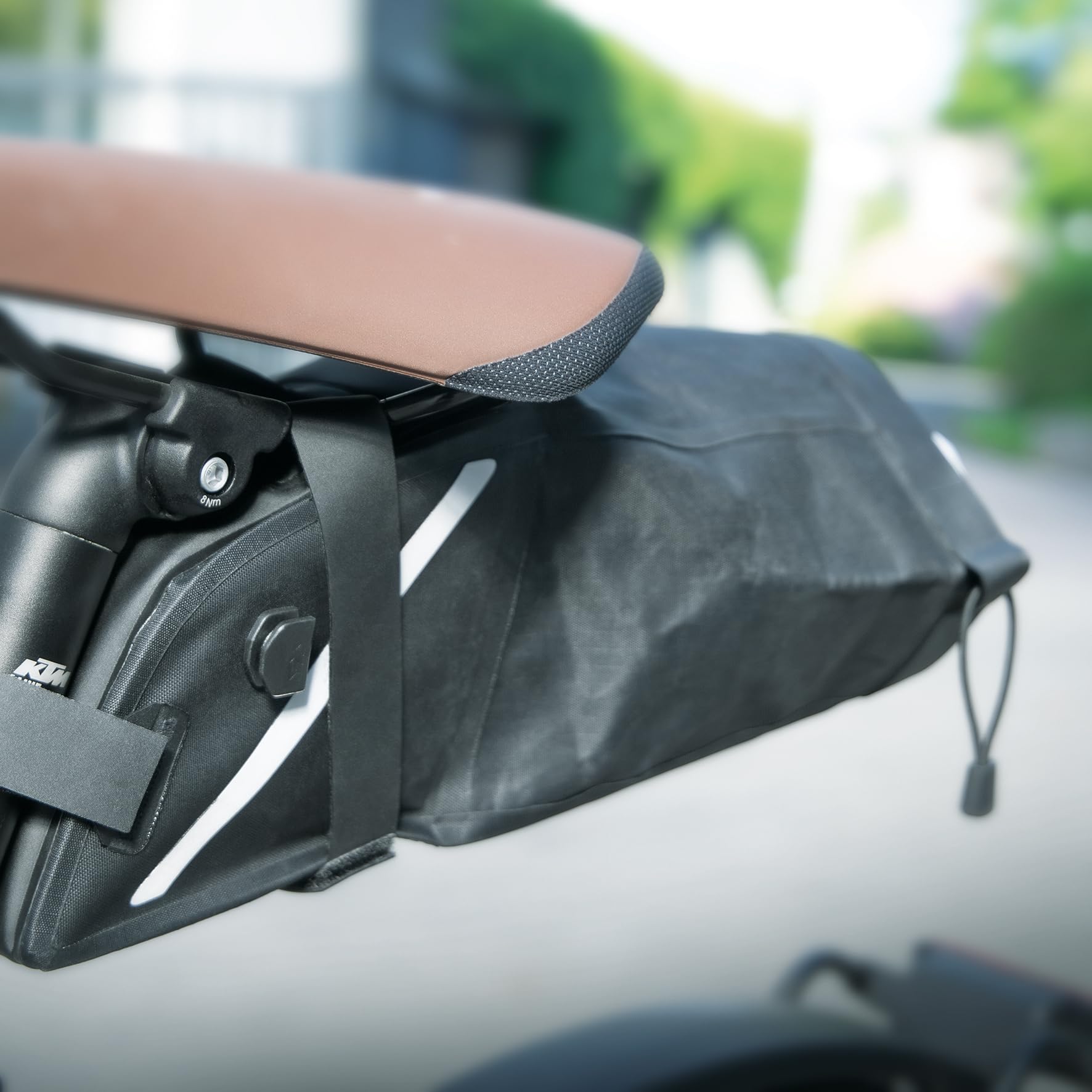 SKS GERMANY Trail Saddle Bag L torba podsiodłowa na rowery (torba rowerowa, odporna na rozpryskiwanie, zamknięcie na rolce, dla rowerzystów górskich i grawitacyjnych, odblaskowe uchwyty), czarna | Torba rowerowa, odporna na rozpryskiwanie, zamknięcie na r