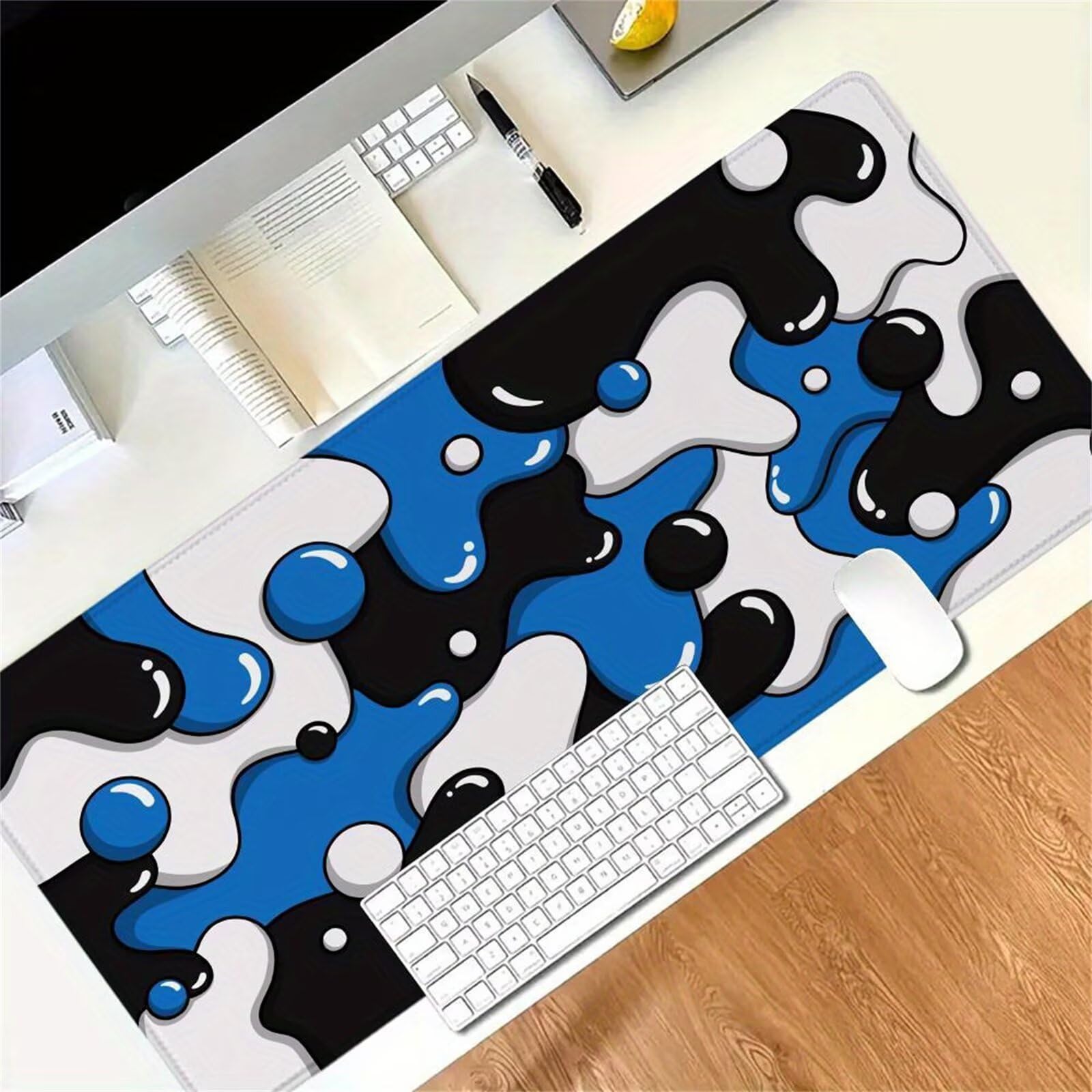 Grand Tapis de Souris de Jeu 1200x600x3 mm – Tapis de Bureau Antidérapant avec Bords Cousus, Haute Précision pour Ordinateur, PC et Gamer (Noir Blanc Bleu)