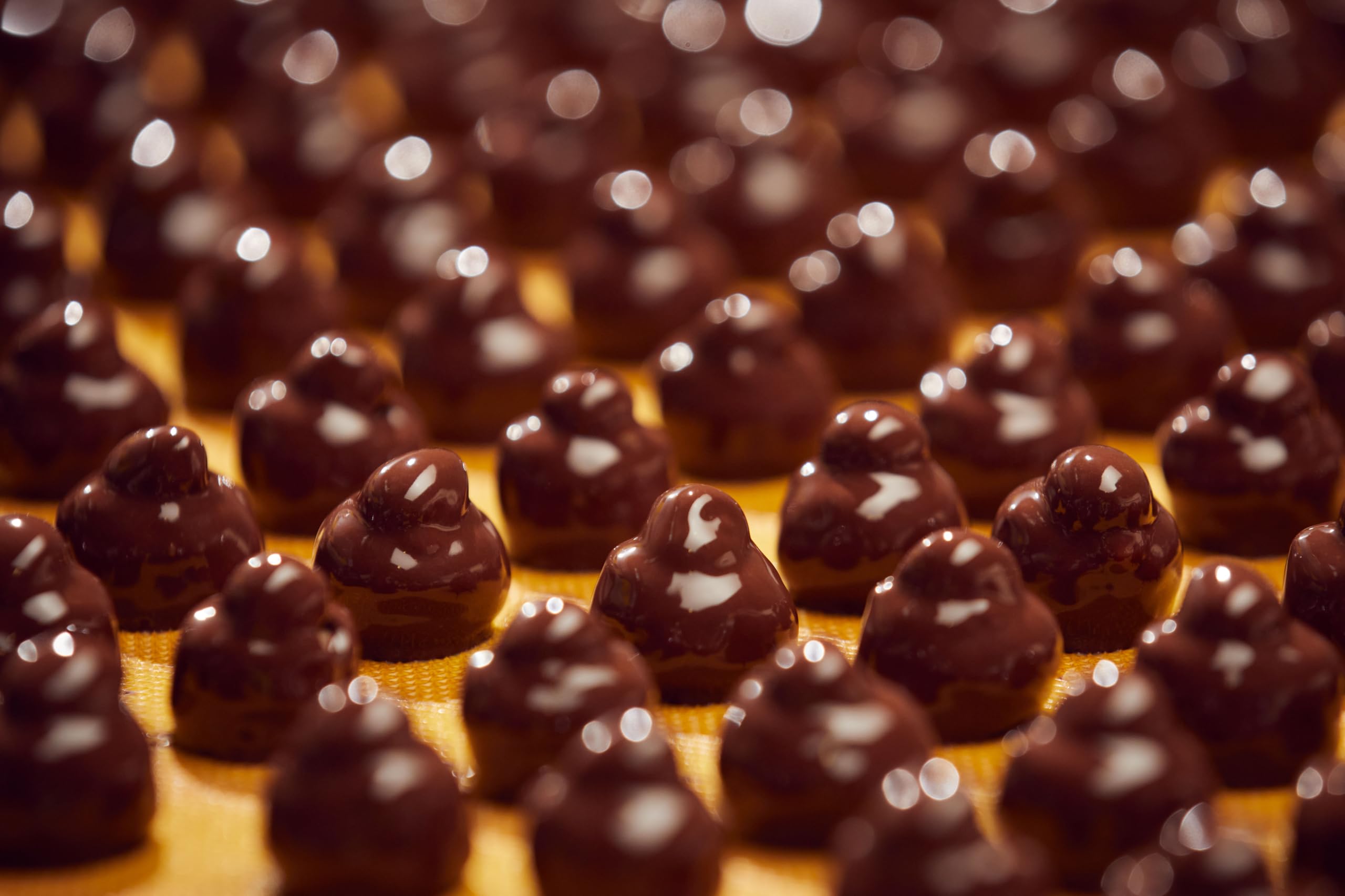 BACI PERUGINA Classico Cioccolatini Fondenti ripieni al Gianduia, Scatola 2,4kg