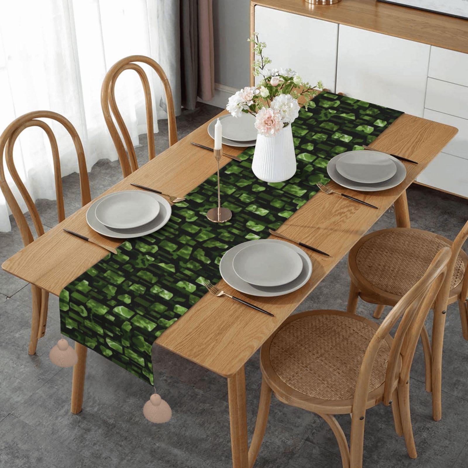 Chemin de table camouflage vert pour habiller une table trop simple ou usée