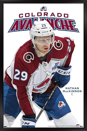 Trends International NHL Colorado Avalanche - Póster de pared de la serie 23 de Nathan MacKinnon, 34 pulgadas de largo x 22.4 pulgadas, versión