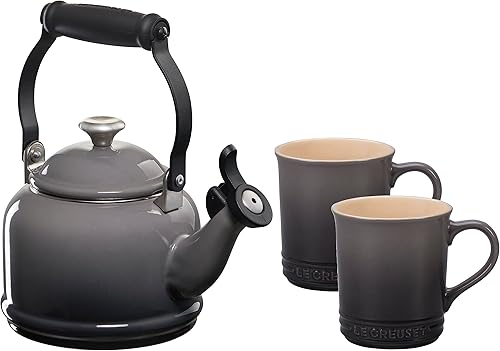 Le Creuset Juego de 2 tazas de esmalte en acero con acabados metálicos y cerámica, 1.25 cuartos de galón de agua y (2) tazas de 14 onzas, ostra Le Creuset Juego de 2 tazas de esmalte en acero con acabados metálicos y cerámica, 1.25 cuartos de galón de agua y (2) tazas de 14 onzas, ostra