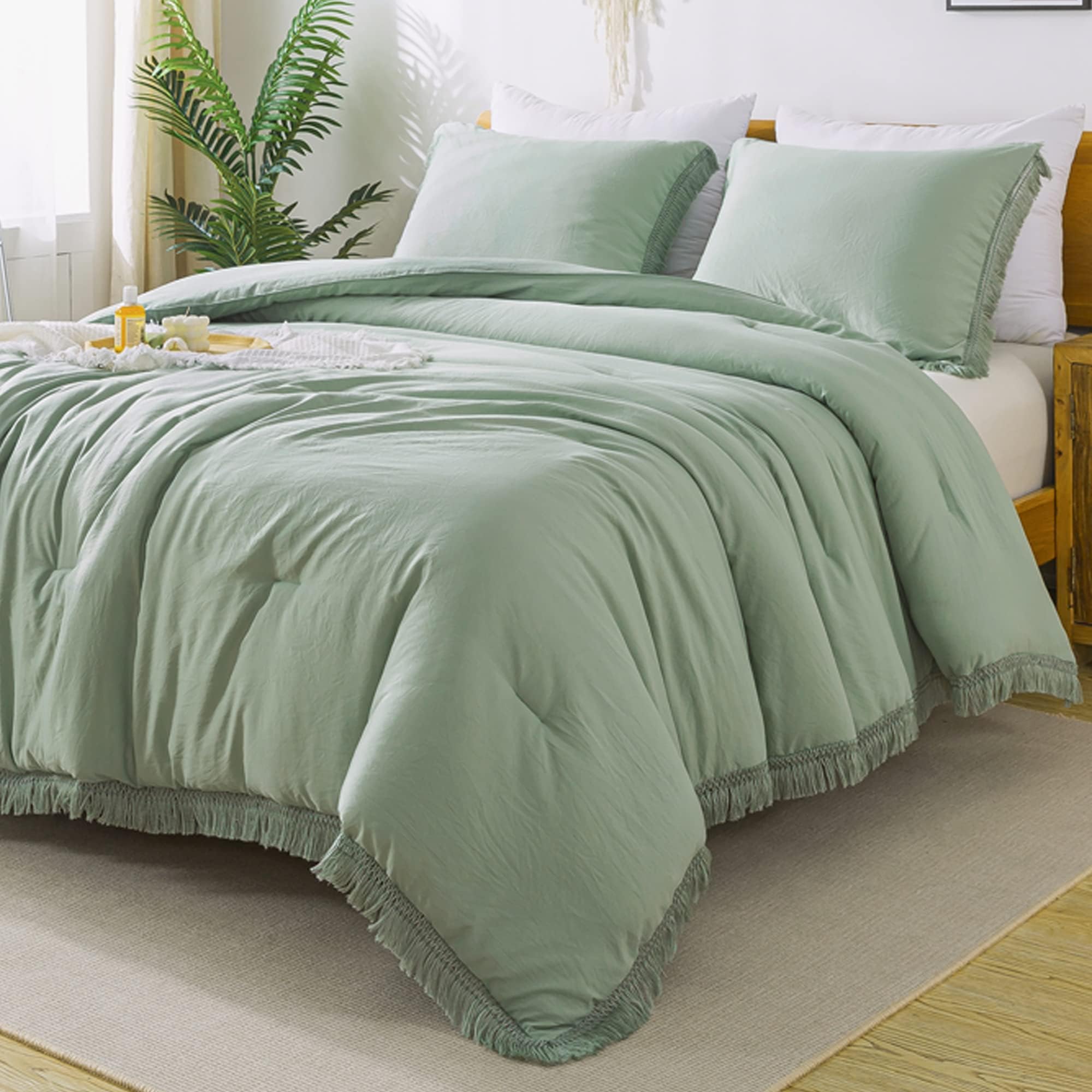 AndencyQueen Comforter Set Sage Green, 3 Pieces Boho Tassel Lightweight Bedding Comforter Sets, Winter Soft Fluffy Fringe Bed Set (90x90In Comforter & 2 Pillowcases)