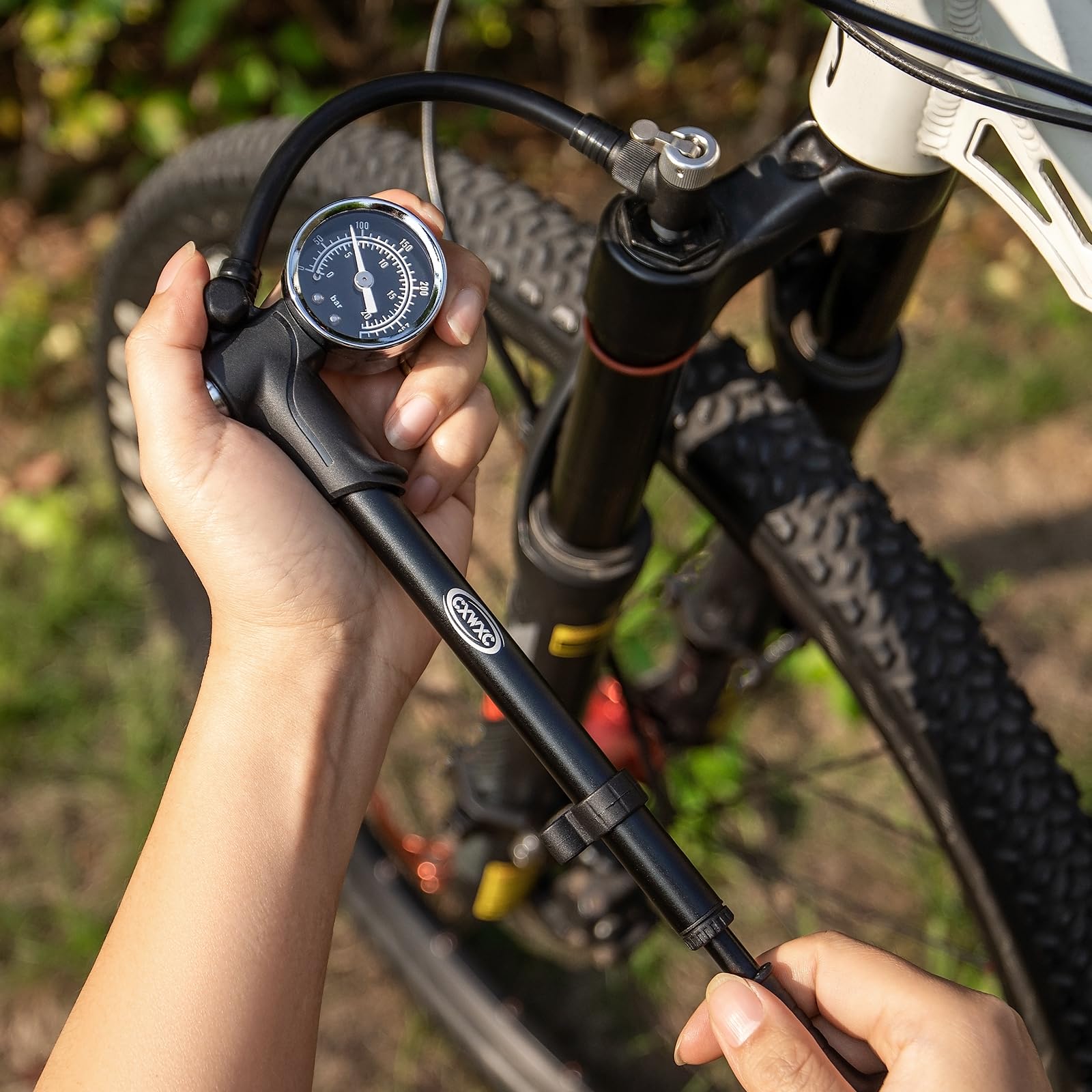 CXWXC Wysokociśnieniowa pompa tłumiąca, maks. 300 psi widelec amortyzowany i tylne zawieszenie, zamek dźwigniowy na dyszy bez utraty powietrza