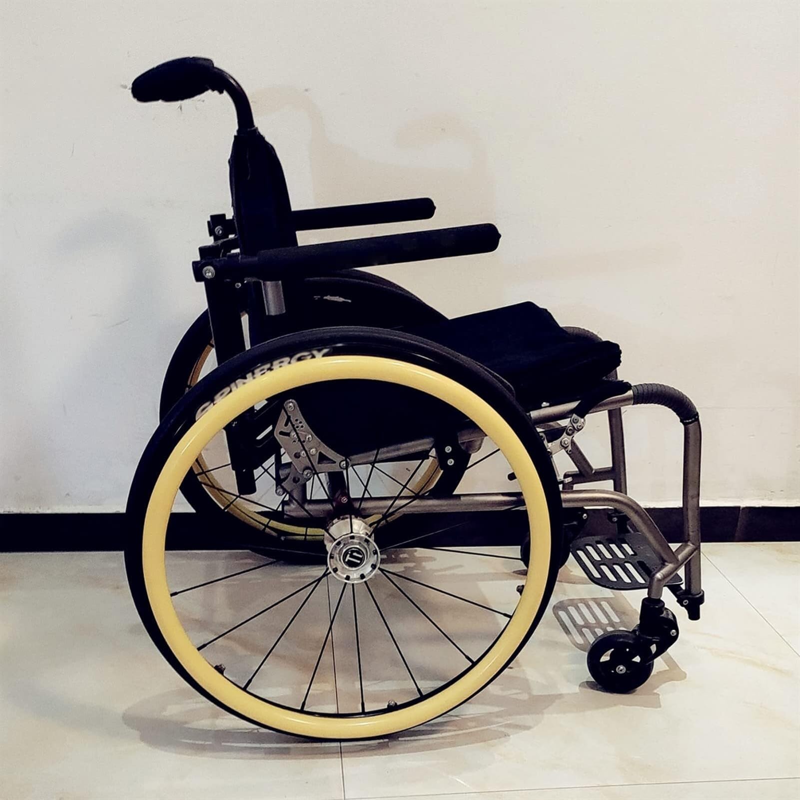 Copricerchi posteriori per sedia a rotelle, custodia protettiva per una migliore presa e trazione, coperture per ruote sportive, adatte per ruote da 24", design durevole