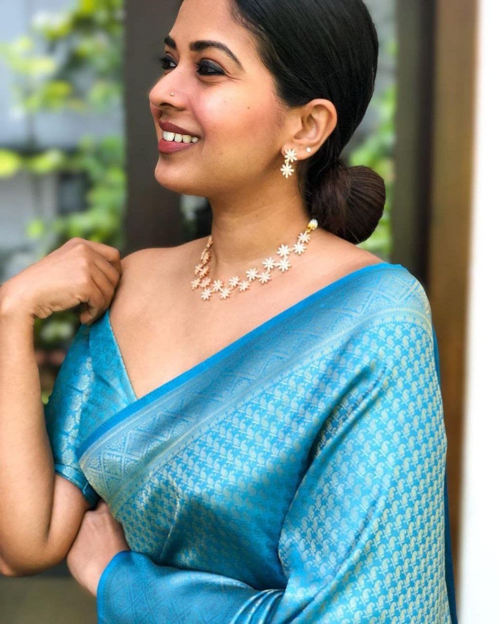 Flosive Women's Present Banarasi Soft Lichi Silk Saree Beautiful Jacquard Rich Pallu Design Work Zari Woven Kanjivaram Silk Style Saree With Soft Lichi Silk Blouse Piece (D Sky)