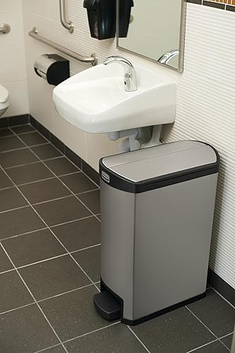 Miniatura 8 de Contenedor Rubbermaid Commercial Slim Jim, de acero inoxidable, Negro (Black Trim), 1