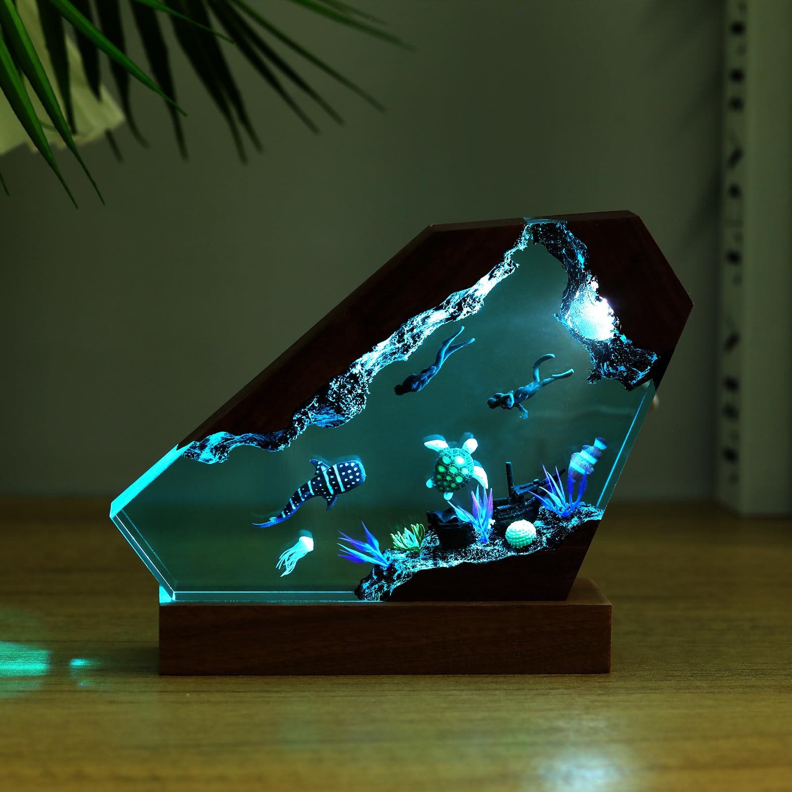 Drawelry Luce Notte Resina Epossidica Paesaggio Sottomarino 3D Artigianale, Decorazion Casa Base Legno, Mini Acquario Marino con Animali Marini Lampada per Cameretta Soggiorno Ufficio (A5)