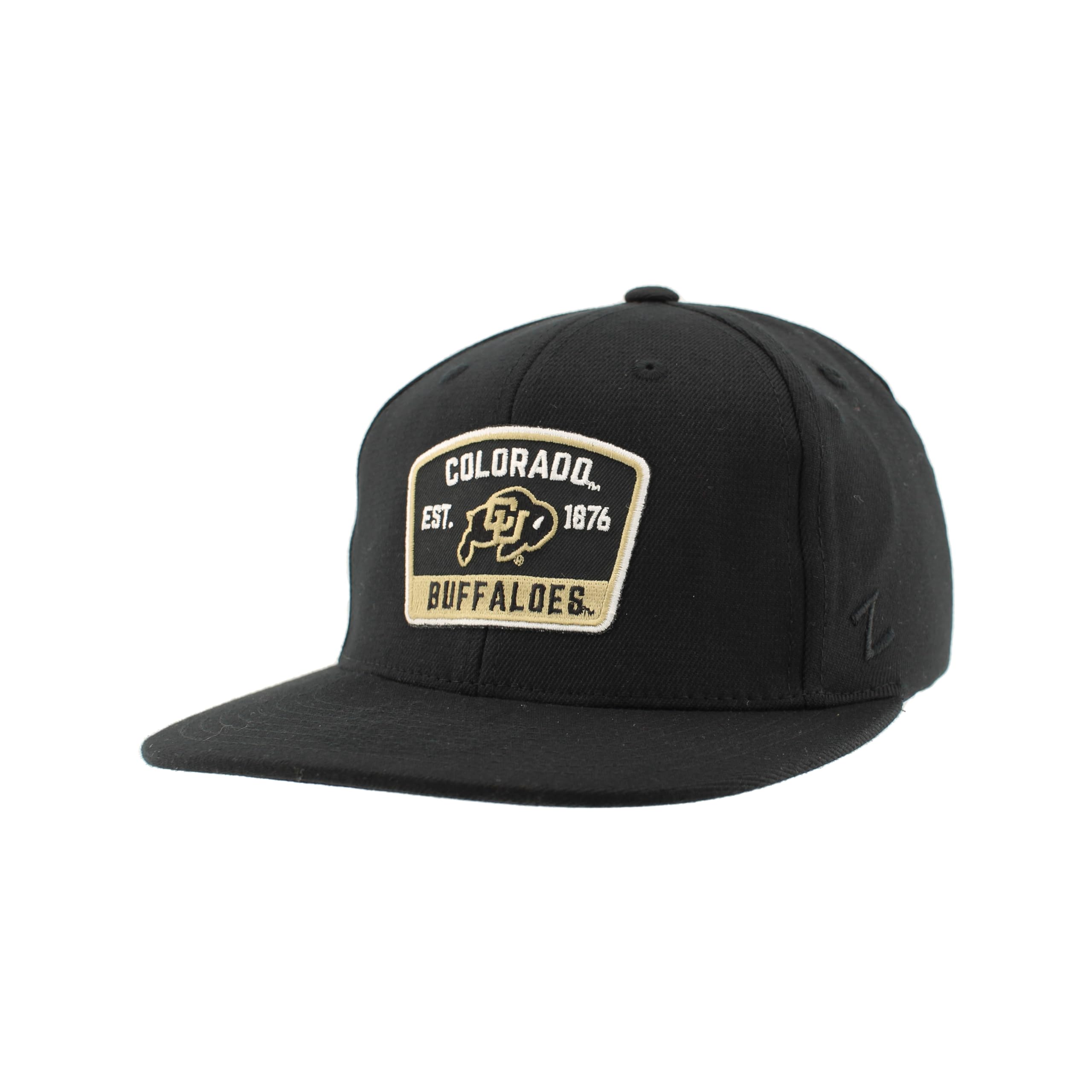 Cappello Aderente NCAA Zephyr ZHATS: Switchback Black Per Colorado Buffaloes. Taglia Unica, Visiera Piatta, Strutturato. Berretto Ufficiale Per Veri Fan.