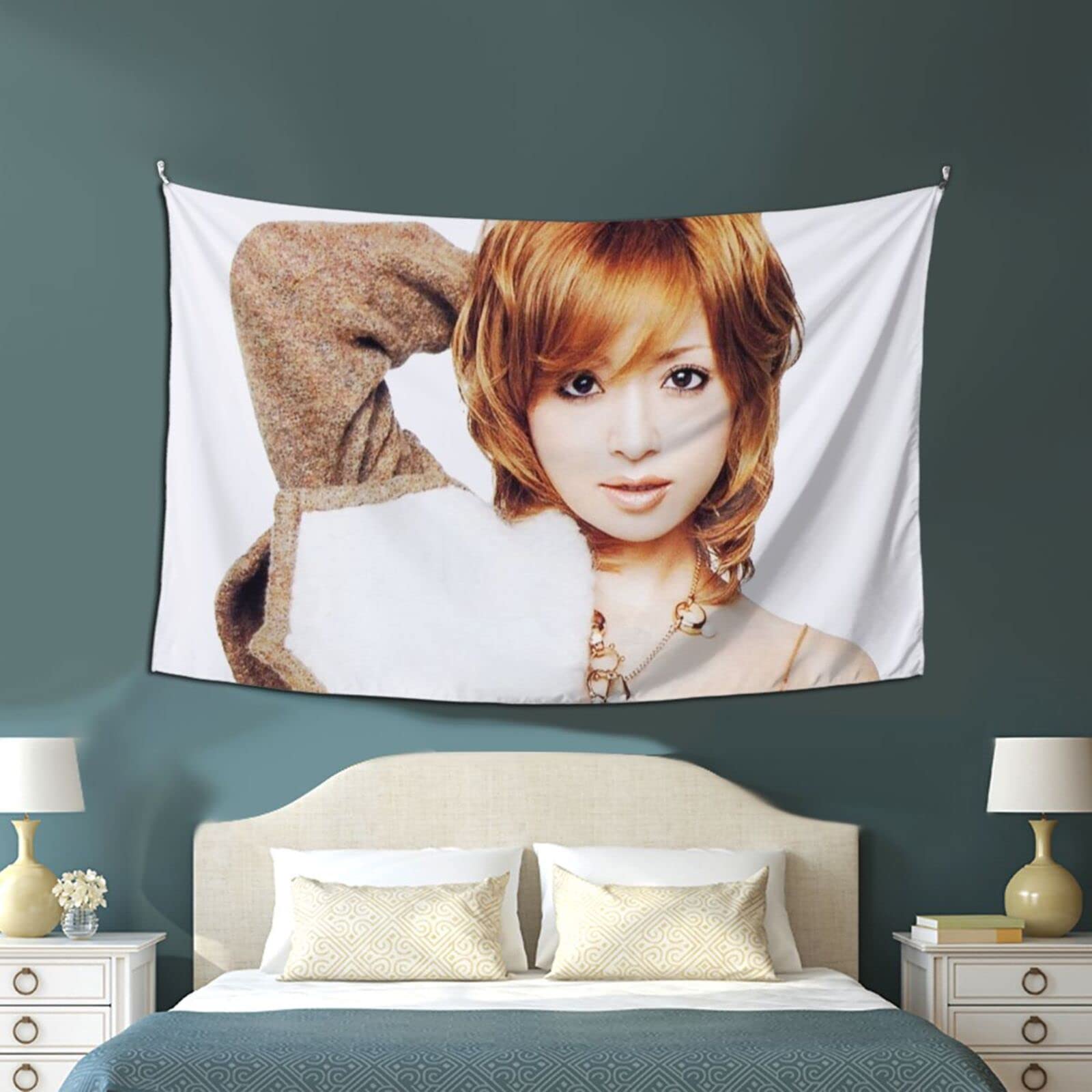 女性の顔のアップ インテリア装飾浜崎あゆみさんの壁掛けです。布地です。