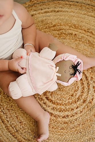 Miniatura 4 de Muñeca de bebé suave, pelo negro, piel castaña, muñeca suave multirracial, sin partes duras, 11 pies de alto