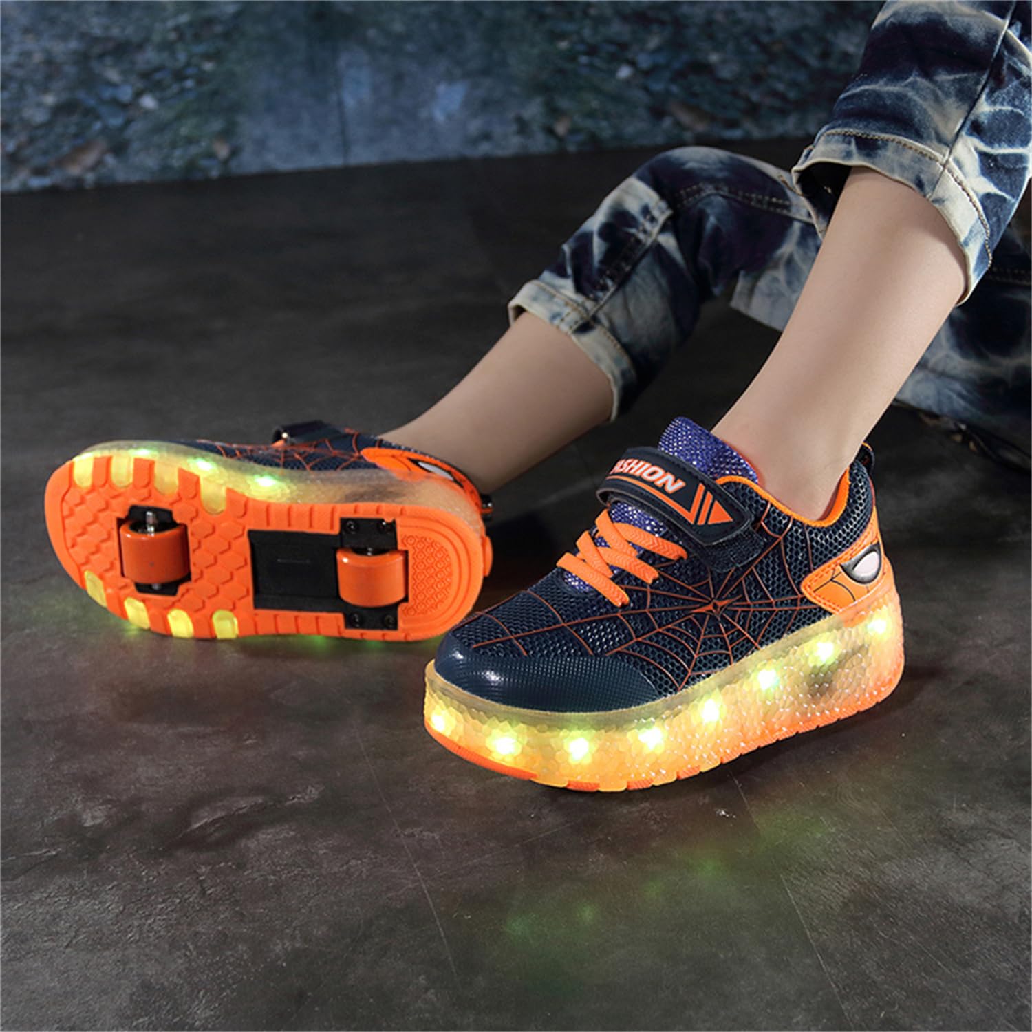 Ragazzi e Ragazze Scarpe da LED Luce con Doppia Ruota USB Ricaricabile Skateboard Outdoor Multisport Ginnastica Running Sneaker