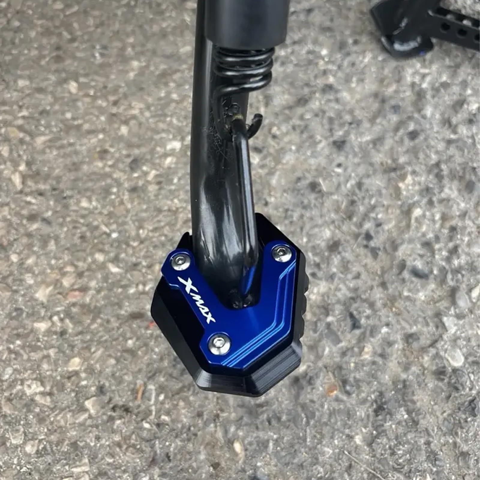 Per XMAX300 XMAX400 Xmax 125 XMAX250 2017-2026 Piastra di prolunga per cavalletto laterale in alluminio per moto Supporto di ingrandimento per cavalletto Accessorio (Blu)