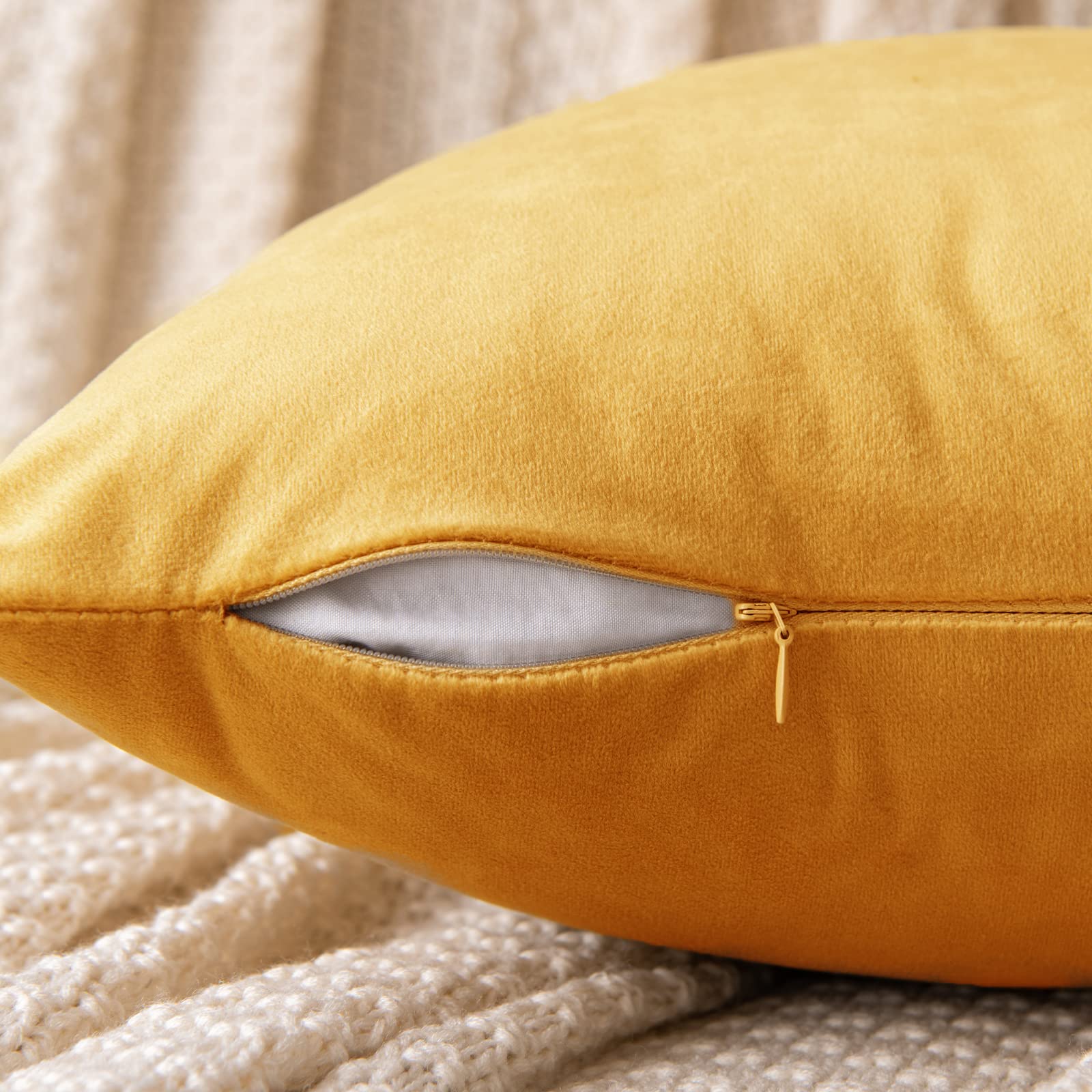 EMEMA Velvet Cushion Covers Gold Decorative Throw Pillow Case 16x16 Inch 40x40 cm Pillow Covers for Livingroom Sofa Bedroom Pack of 2 - Image 3