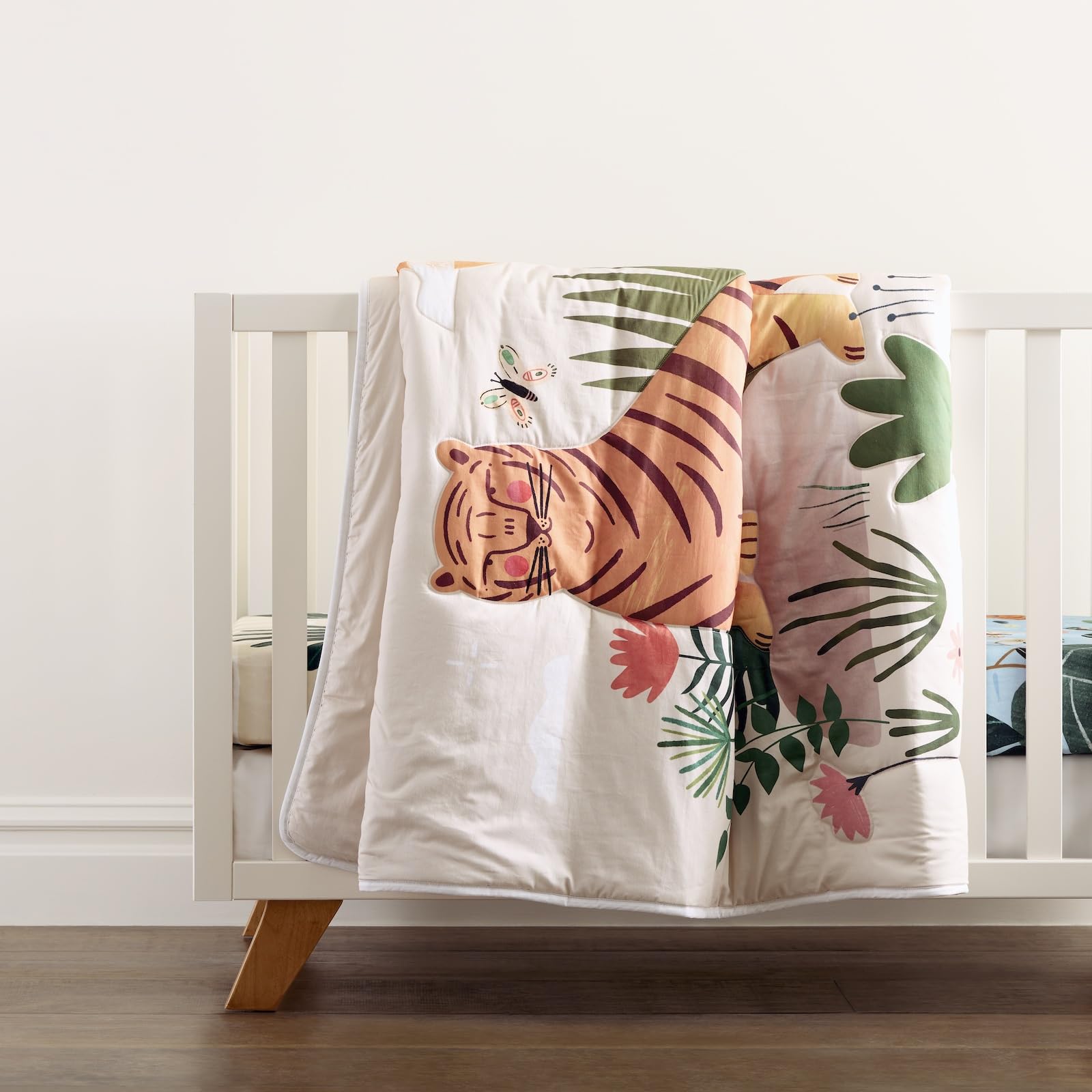 Rookie Humans Jungle Toddler Comforter. Soft Cotton Jersey and Cotton Sateen Shell. Warm and Cozy for All Seasons.