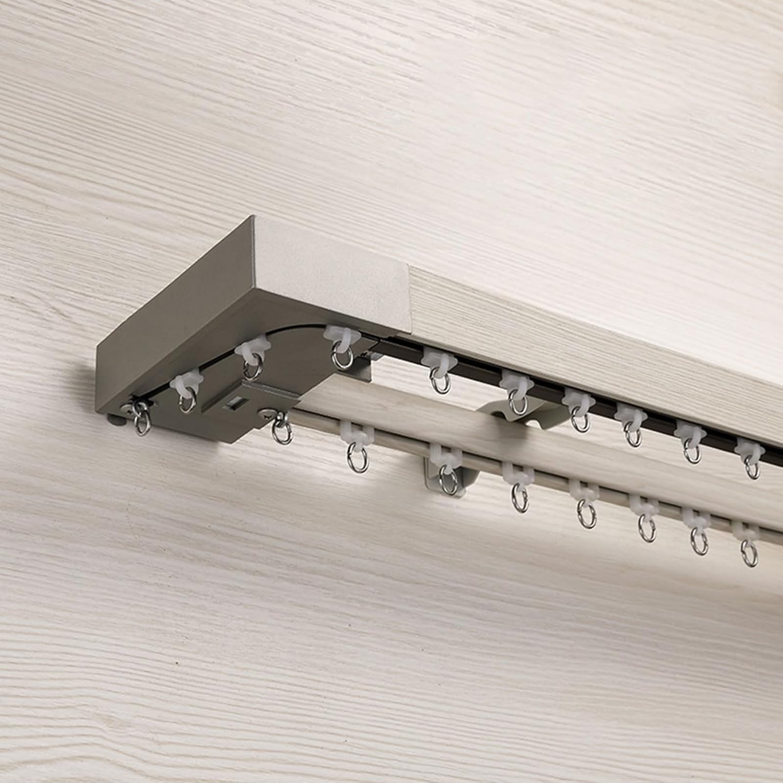 Vorhangkastenschiene Holzoptik, Aluminium-Doppelschiene mit leiser Rolle | Premium-Metalllegierung, verstärkte Wandstärke, sanftes Gleiten, Deckenbefestigung, Innen- und Außenbereich