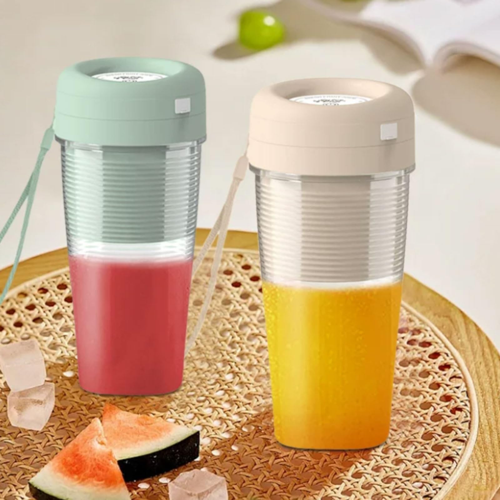 Senza fili Frullatore portatile in plastica Frullatore compatto di dimensioni personali Spremiagrumi portatile ricaricabile for frullati Frullati di ghiaccio Spremitura alta efficienza(Groen)