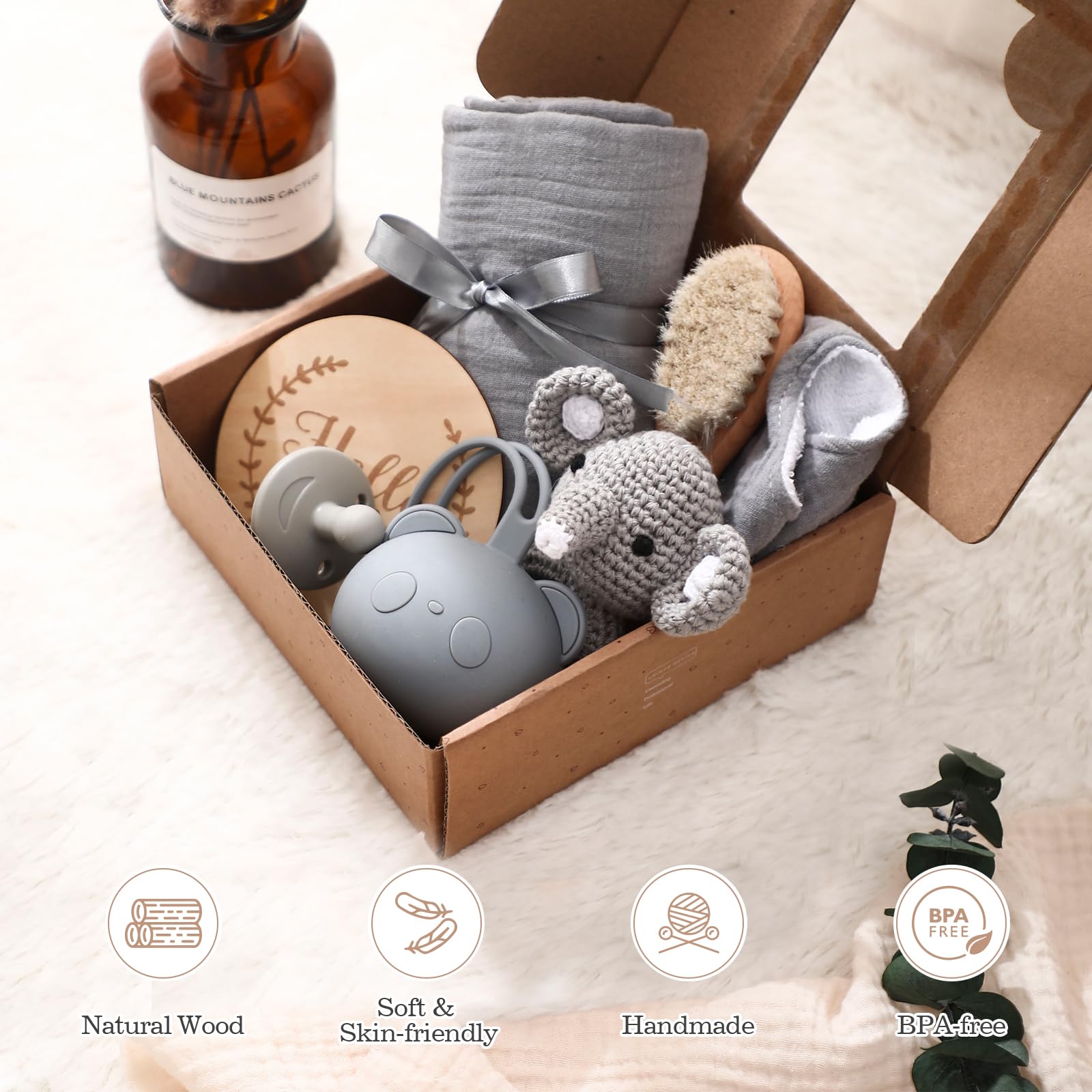Youuys 7 Pezzi Regalo Set per Neonato, Regalo per Bambino e Bambina, Asciugamano da Bagno, Sonaglio, Giocattolo in Legno, Cartoline, Calzini, Spazzola, Baby Shower (Elefante-2)