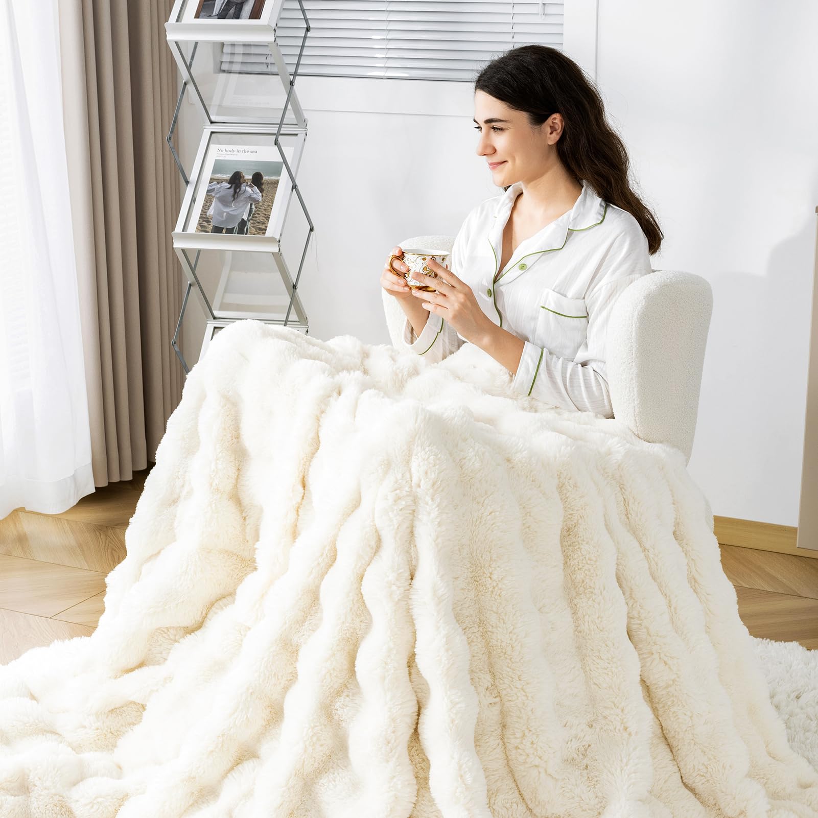 OMERAI Manta mullida con burbujas, mullida, suave y gruesa, manta de piel sintética, para sofá, cama, sofá, lavable a máquina, color beige claro, 180 x 230 cm