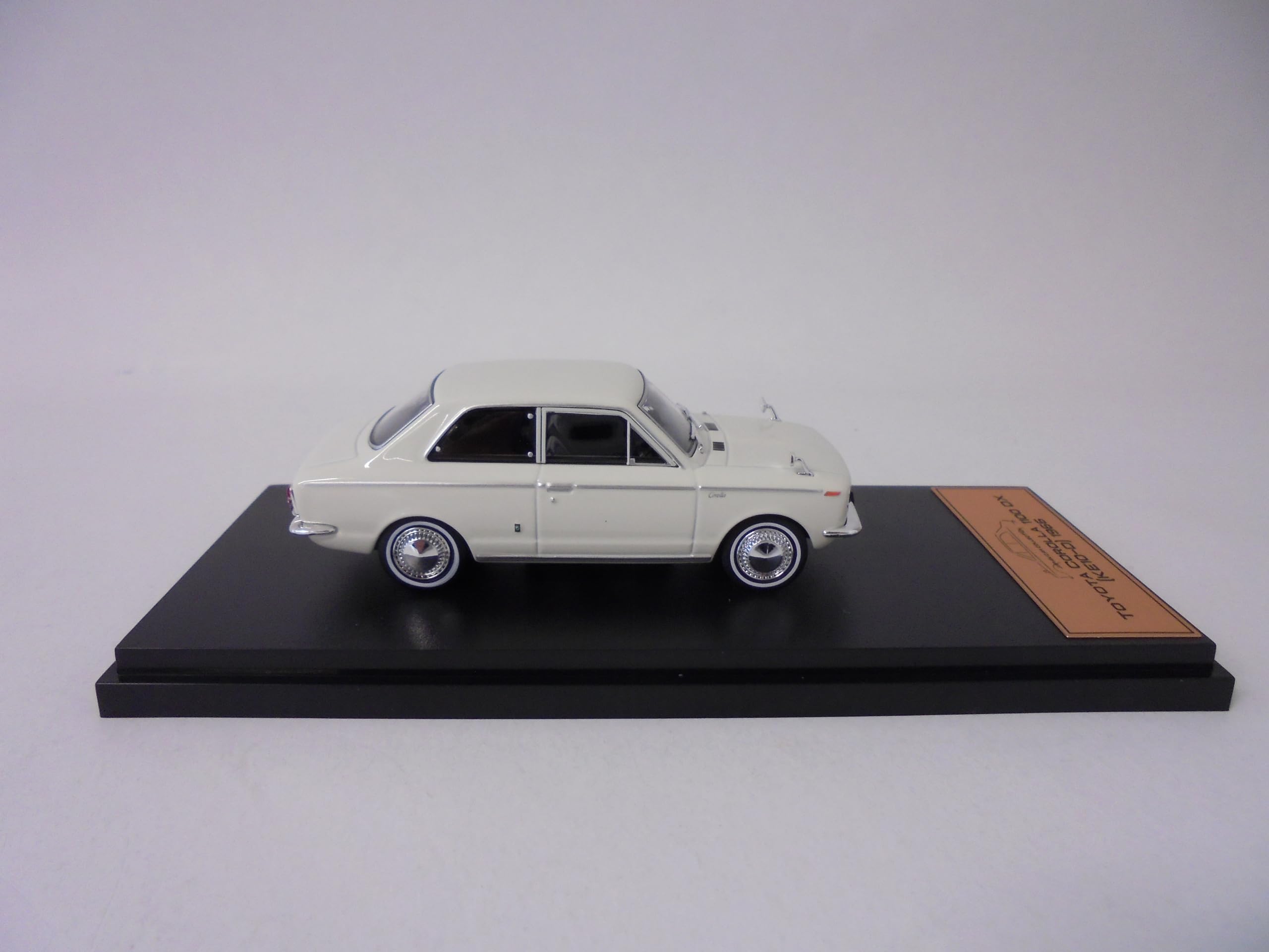 OPO 10 - Collectible miniature car 1/43 compatible with Toyota Corolla 1100 DX 1966 - JPL28, Metallic - Image 4