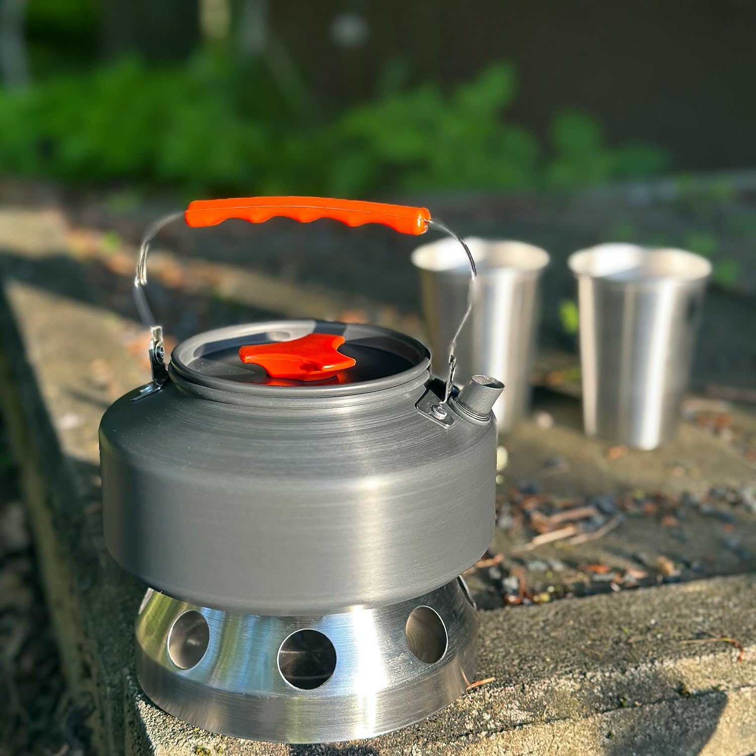 Intirilife Bollitore da campeggio Bollitore da esterno in alluminio Arancione con capacità di 1.1 L - Per far bollire acqua tè caffè o zuppa in campeggio o in viaggio