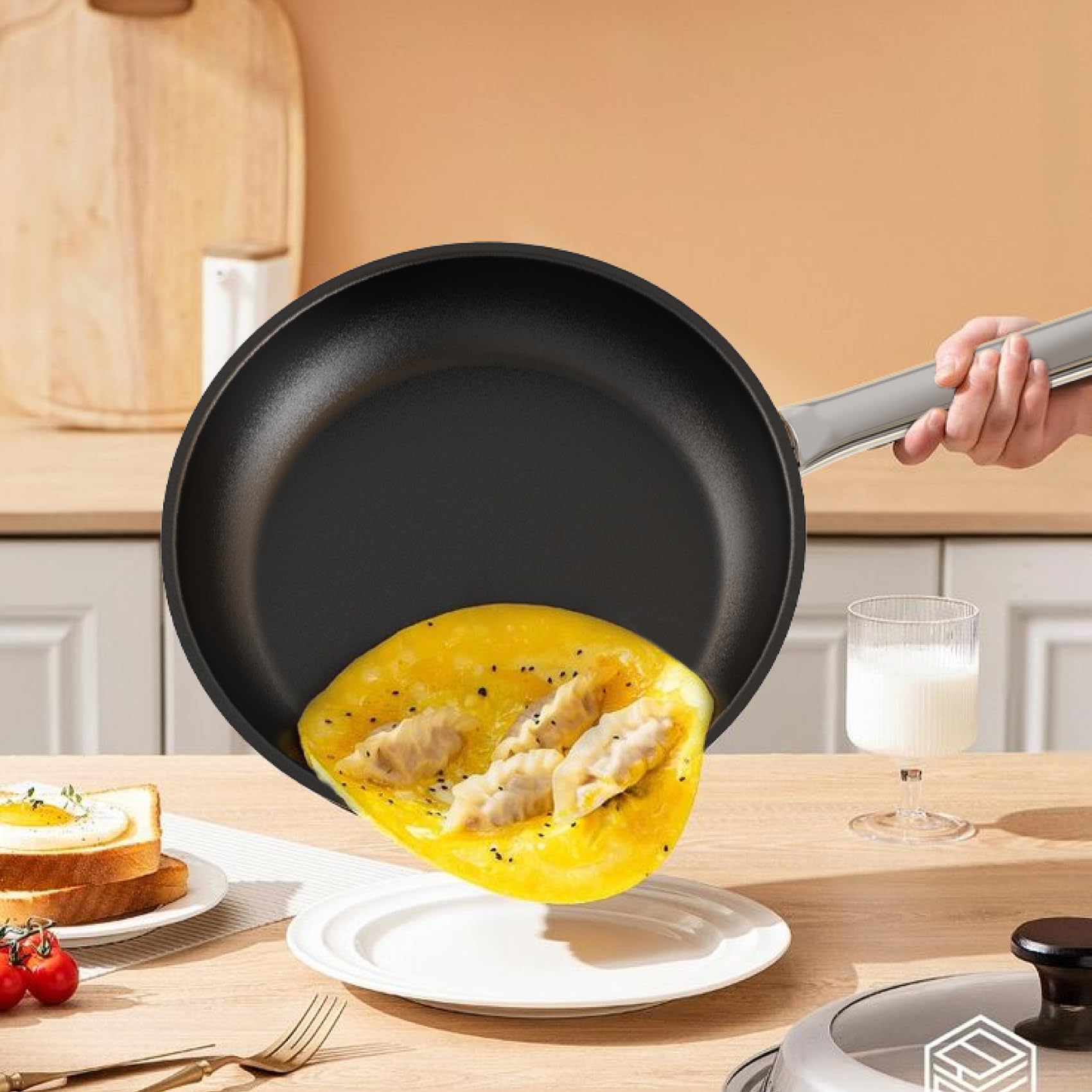 Patelnie ze stali nierdzewnej 24 cm i 28 cm z powłoką zapobiegającą przywieraniu, nadają się do wszystkich rodzajów kuchenek, w tym gazowych i indukcyjnych
