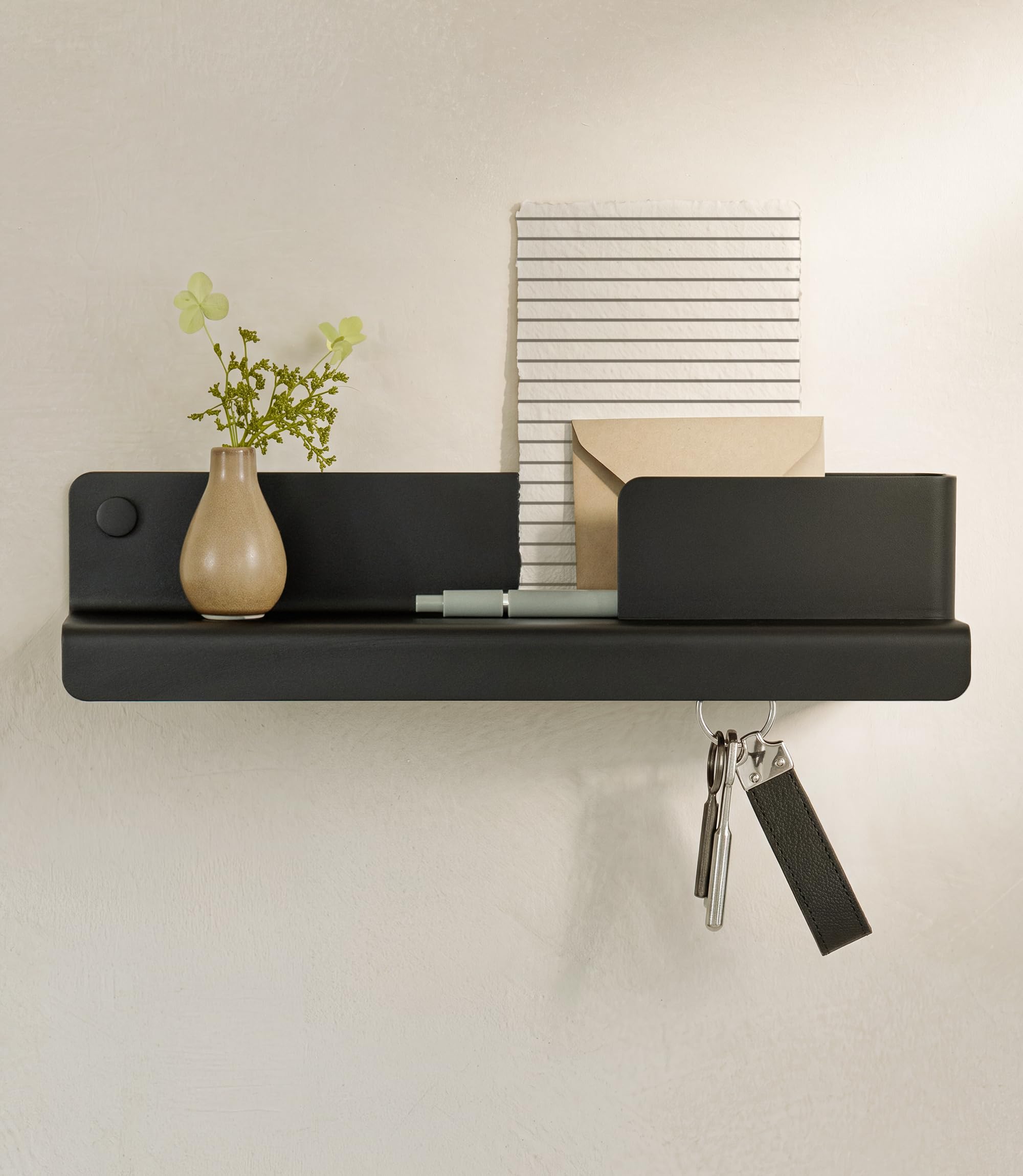 KAZAI. Wieszak na klucze 'Holmsen' | Minimalistyczny design wieszaków na klucze z Berlina | Nowoczesny uchwyt z metalową półką | Tablica jako mebel przedpokoju na ścianę | Czarny