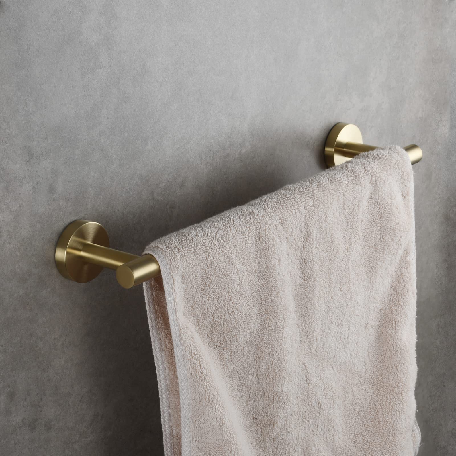 Set di 4 accessori da bagno in acciaio inox oro spazzolato con montaggio a parete, composto da portasciugamani e portarotolo con ripiano