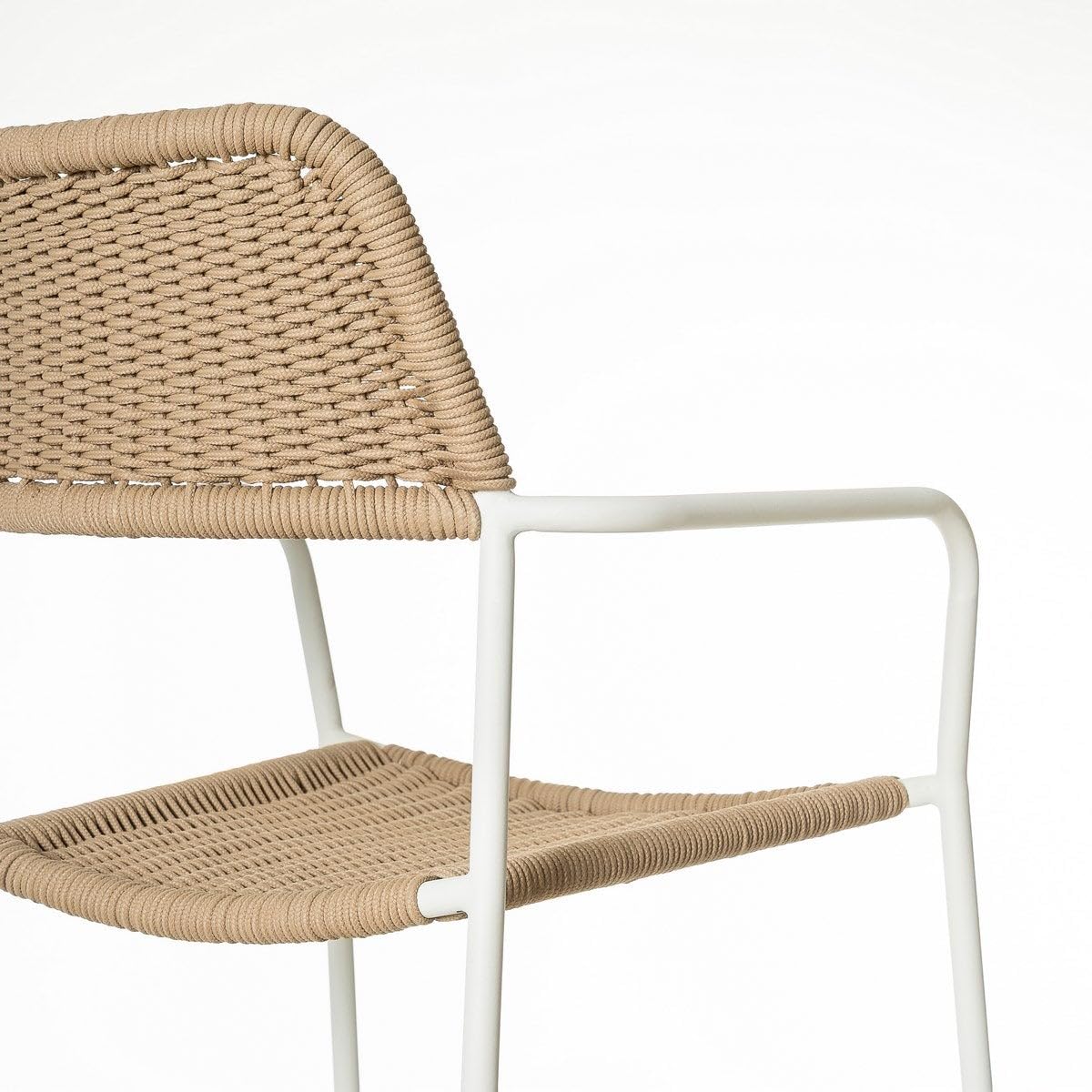 LOLAhome Pack de 4 Silla Deluxe Milos para jardín, Acero Blanco y Cuerda Trenzada Beige, 55x55x83 cm, Ergonómica y Apilable, Tratamiento Anticorrosión y Duraderas, Calidad y Diseño