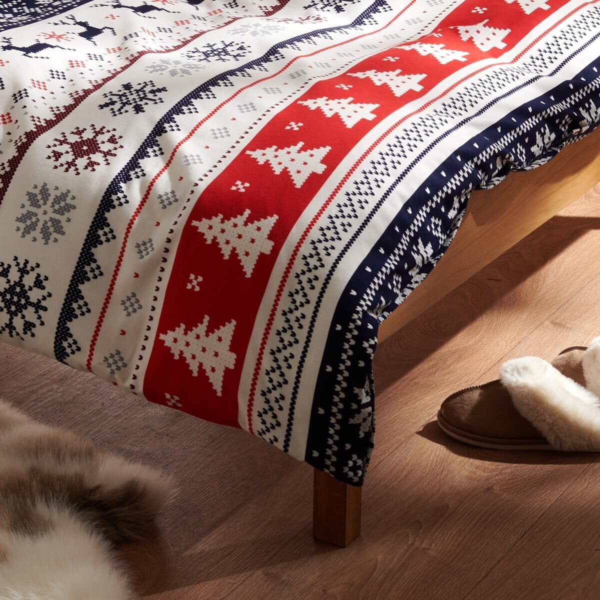 Traumschlaf – Feinflanell Bettwäsche Set – Flanell Bettbezüge aus 100% Baumwolle mit Reißverschluss – Winter Bettgarnitur mit Hirsch-Motiv 135x200 cm + 80x80 cm