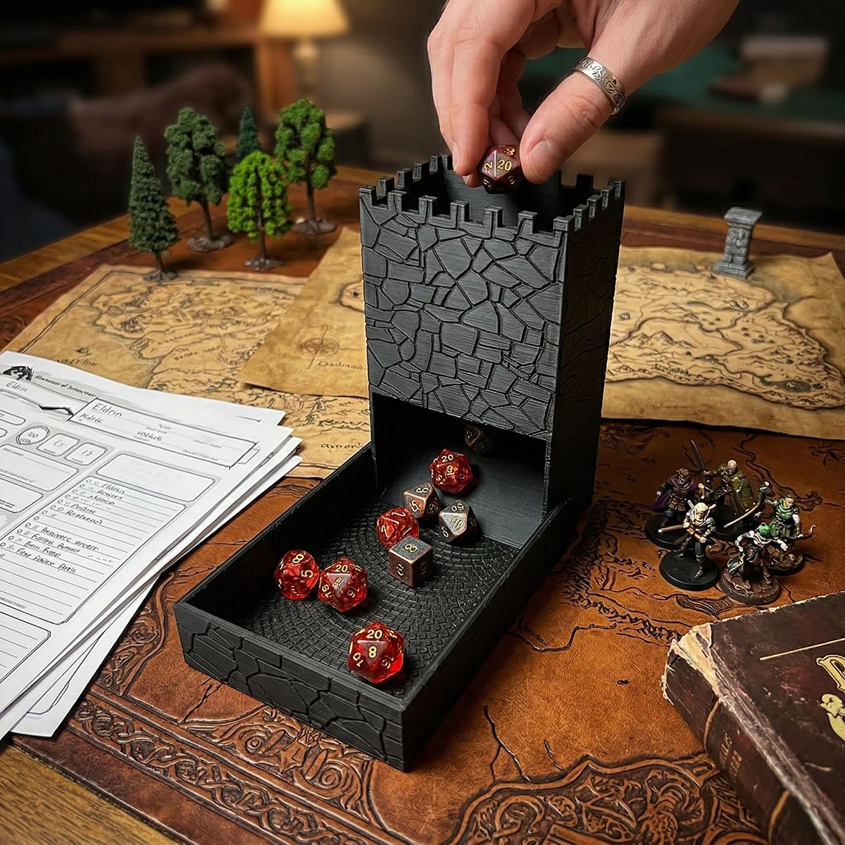 Torre di dadi pieghevole portatile, design castello nero, rullo compatto per dadi pieghevole per giochi di ruolo da tavolo e giochi da tavolo