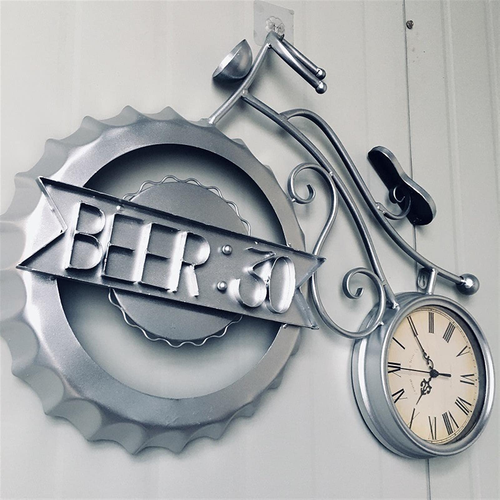 Horloge de vélo murale pour briser la monotonie d'un grand mur blanc de maison