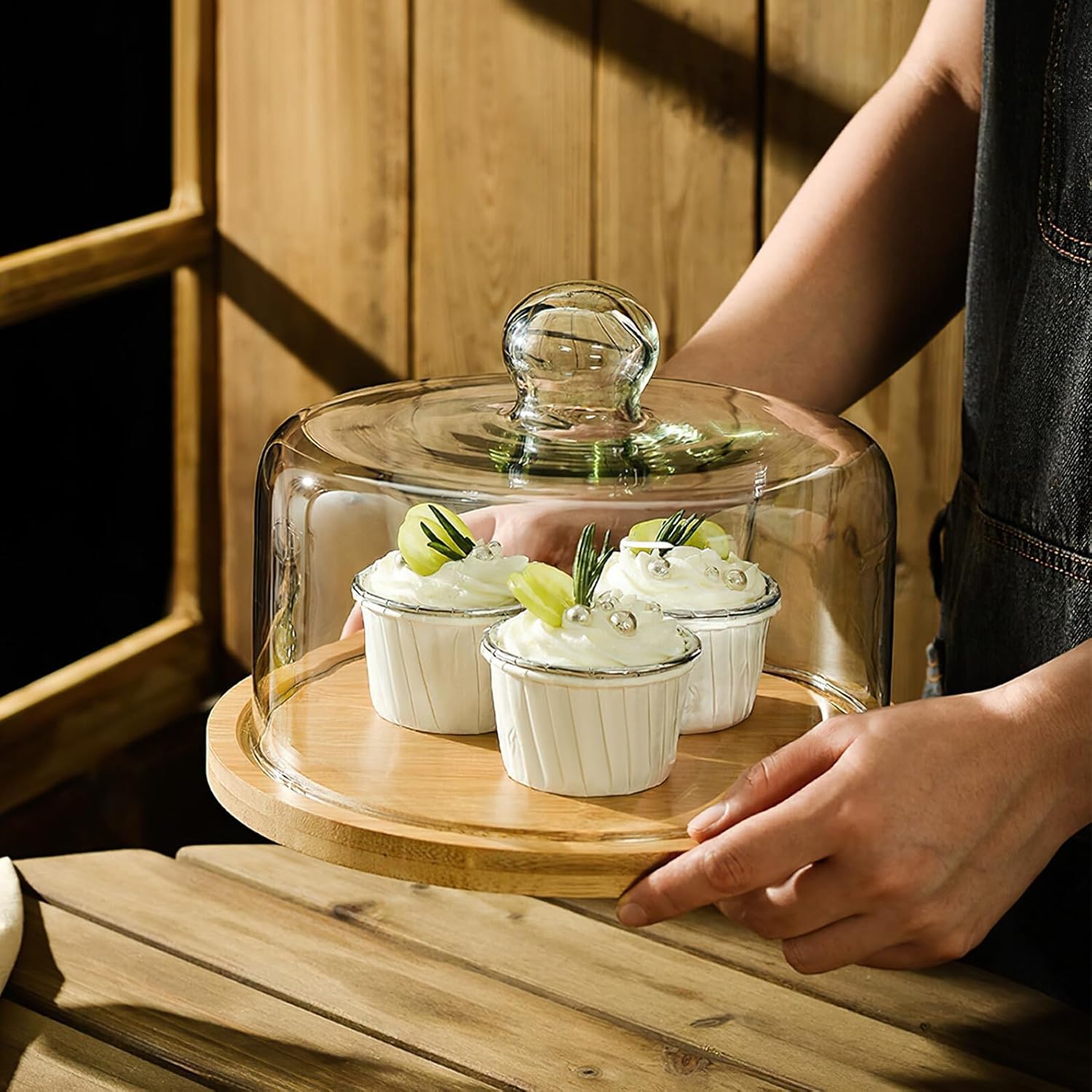 Ciieeo Cake Displaying Cover with Glass Dome and Tray, Medium Size Food Cover for Dust Protection and Fresh-keeping, Suitable for Bread, Desserts, and Pastries in Kitchen Serving