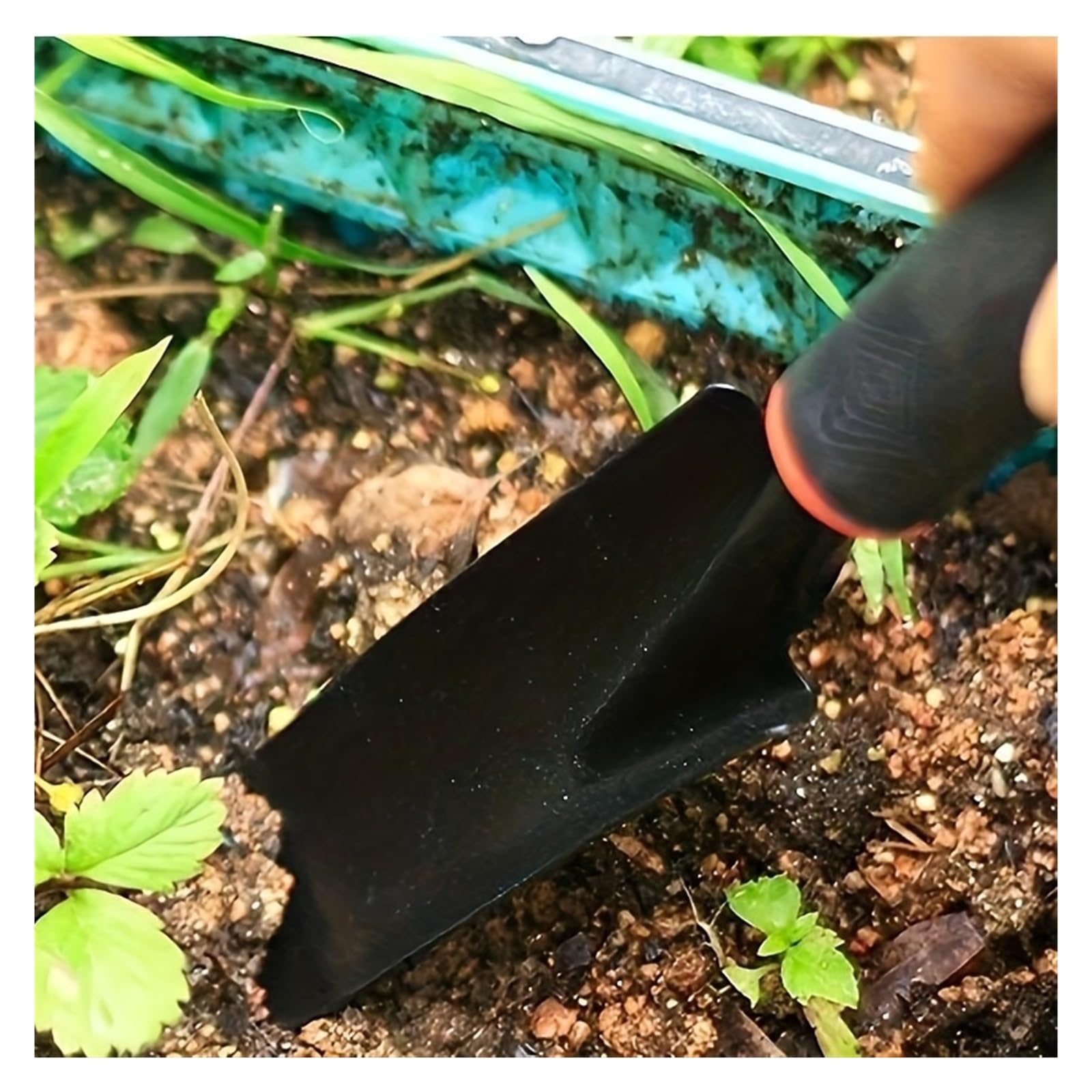 Generico Un Set di Quattro Attrezzi da Giardinaggio for Esterni: Una Piccola Pala for piantare Fiori, Un rastrello a Cinque Punte, a Due