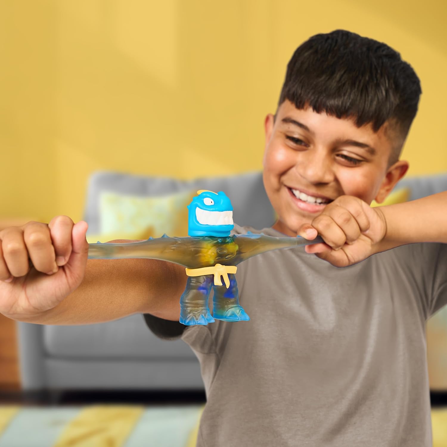 Heroes of Goo Jit Zu Hero Creator with 3 Unique Goo Fillings, Mix, Fill & Create Your Own Stretchy Glow-in-The-Dark Tyro Action Figure, Play Again and Again