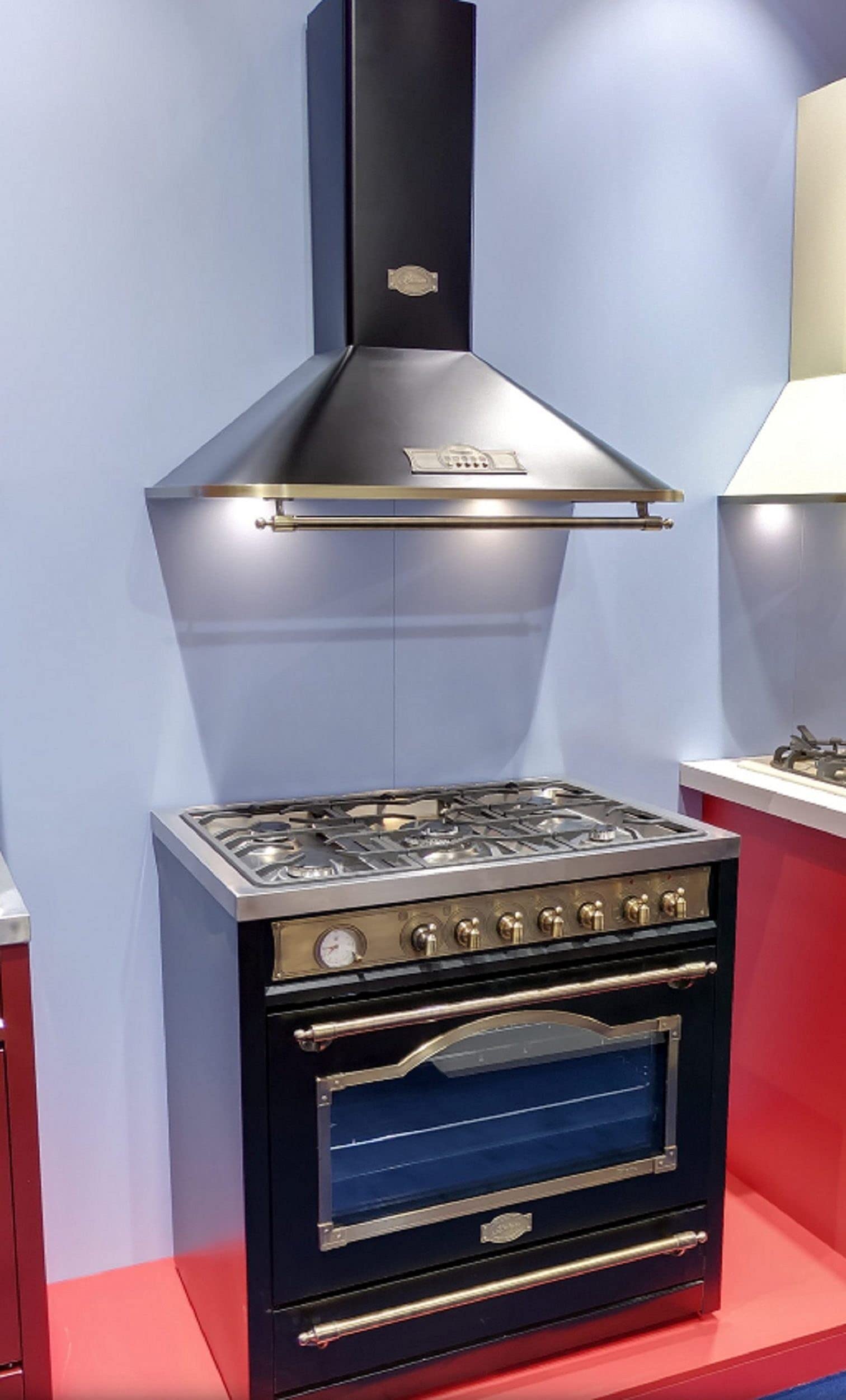 Kaiser Gas-Standherd Empire HGE 93555 Em+A 9423 BE ECO, Retro Gas Elektro Standherd 90 cm Range Coocker/Dunstabzugshaube 90 cm, 910 m³/h,Schwarz,Belle Époque mit Metallelementen •Antique Gold•